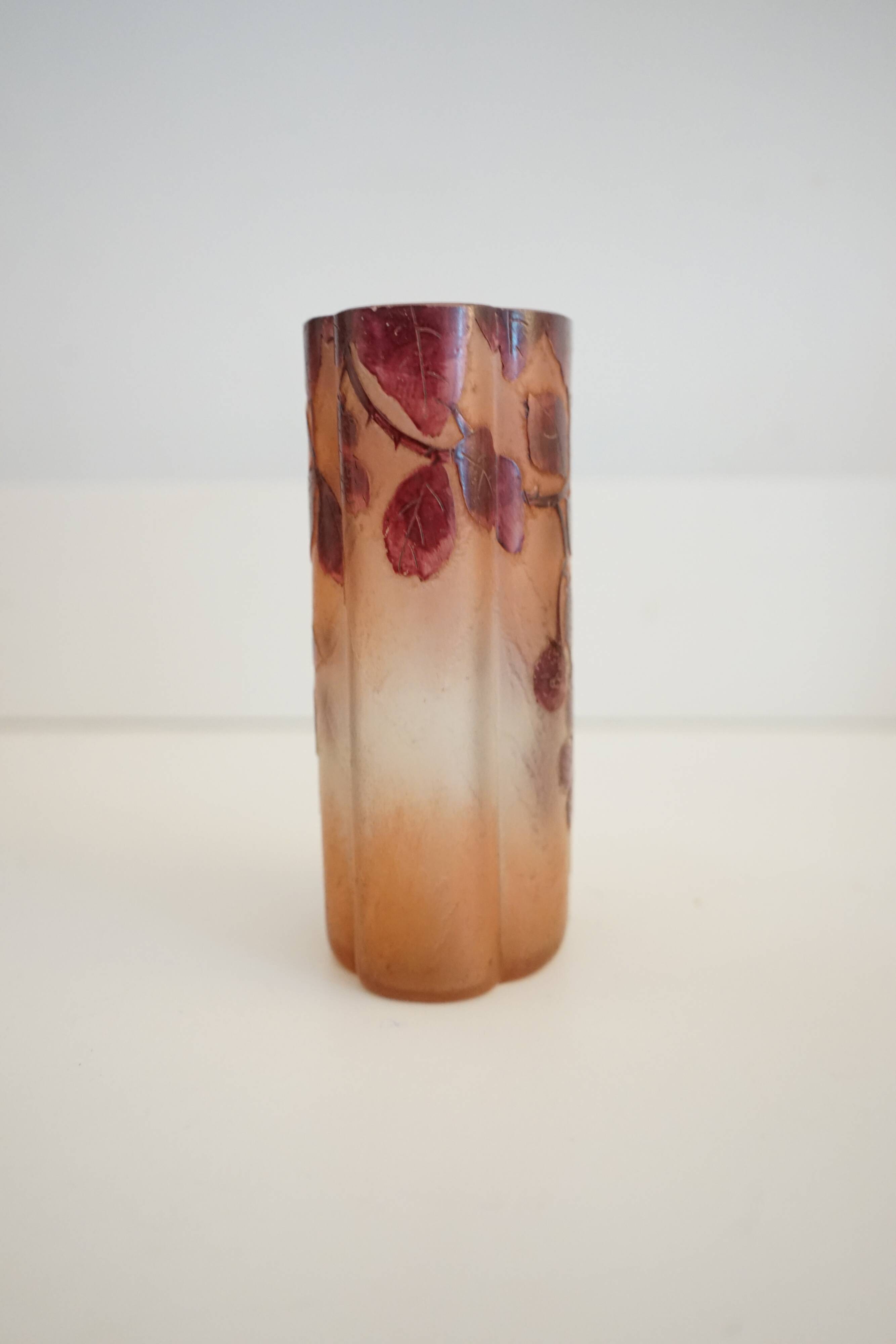 Legras quadrilobed vase from the "ruby" series in glass (1900 - 1910)