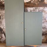 Asymmetrical wardrobe with compass legs