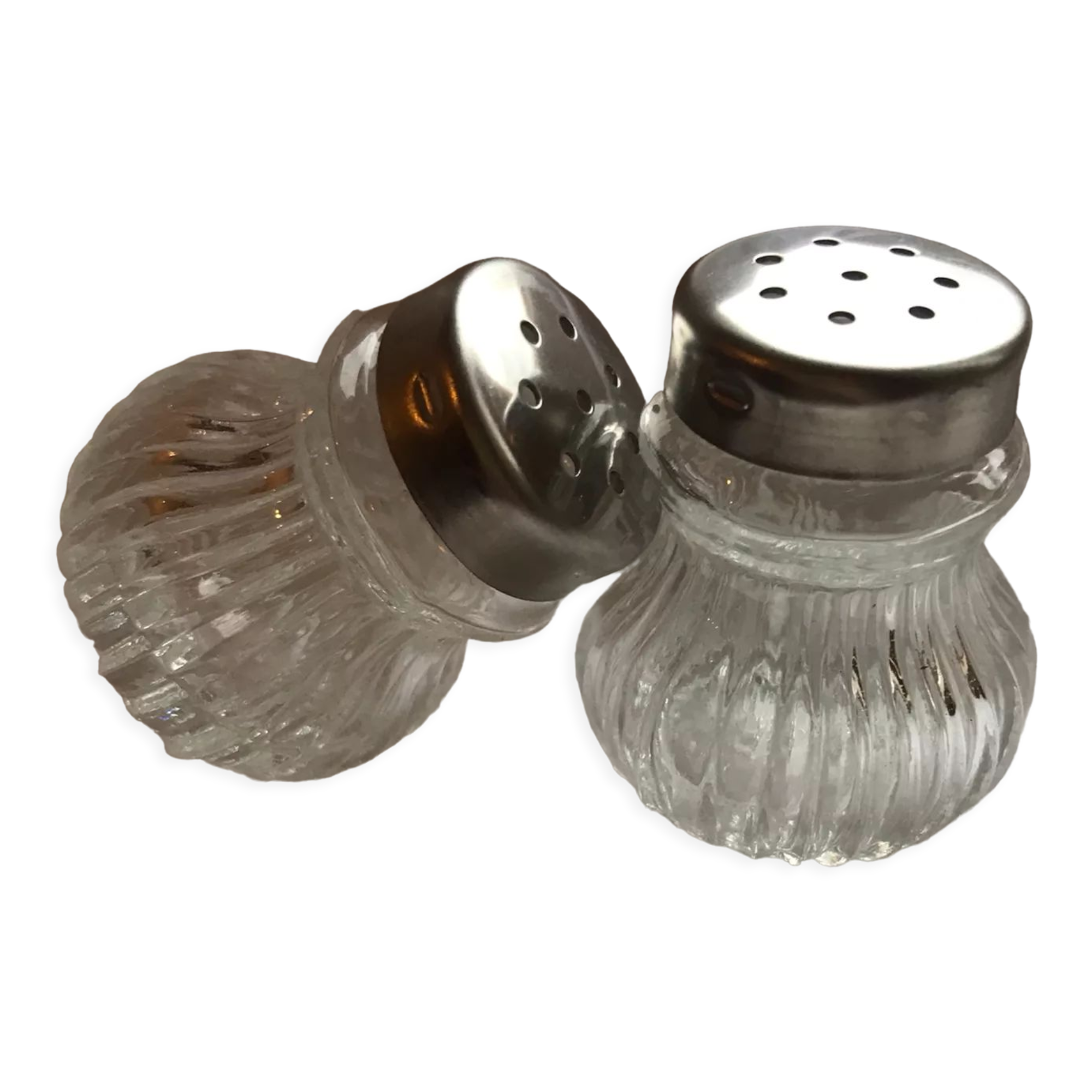 New vintage salt shaker and pepper shaker