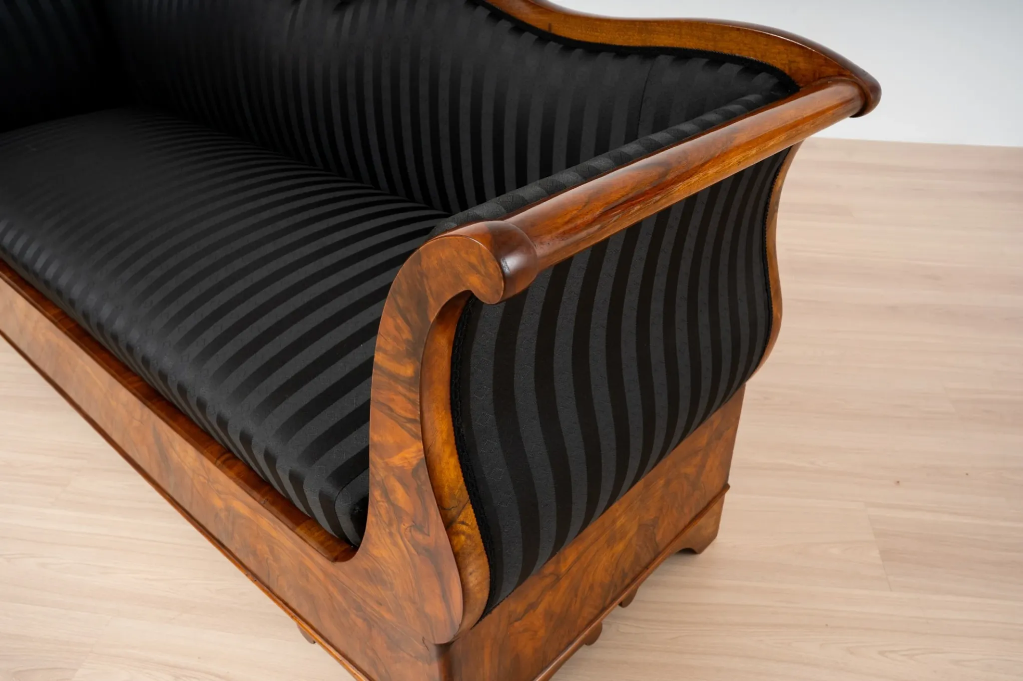 Exceptional 19th Century Biedermeier Walnut Sofa, circa 1850