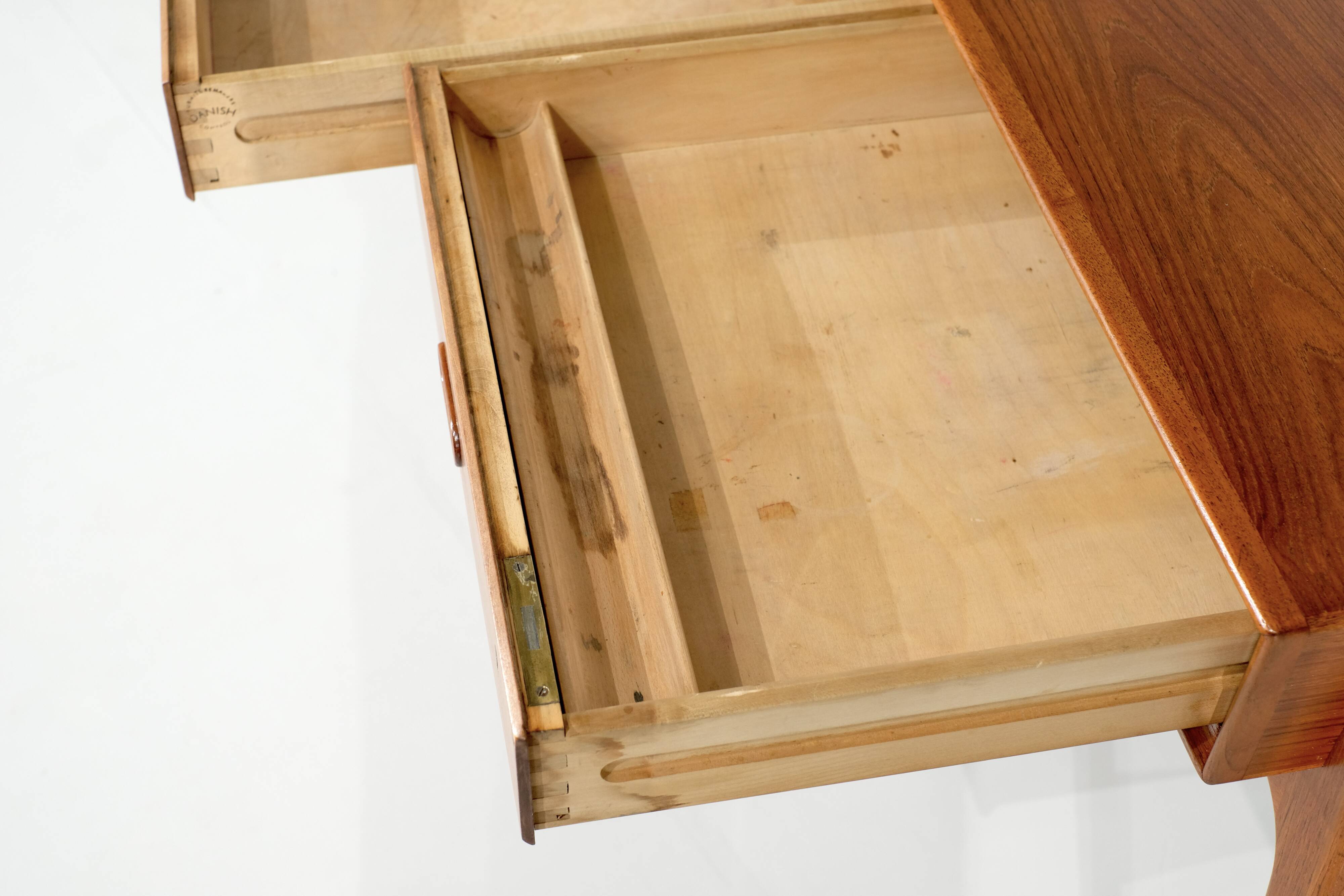 Model 200 Desk by SvenModel 200 Desk by Svendd Åge Madsen for Sigurd Hansen, Denmark 1958.