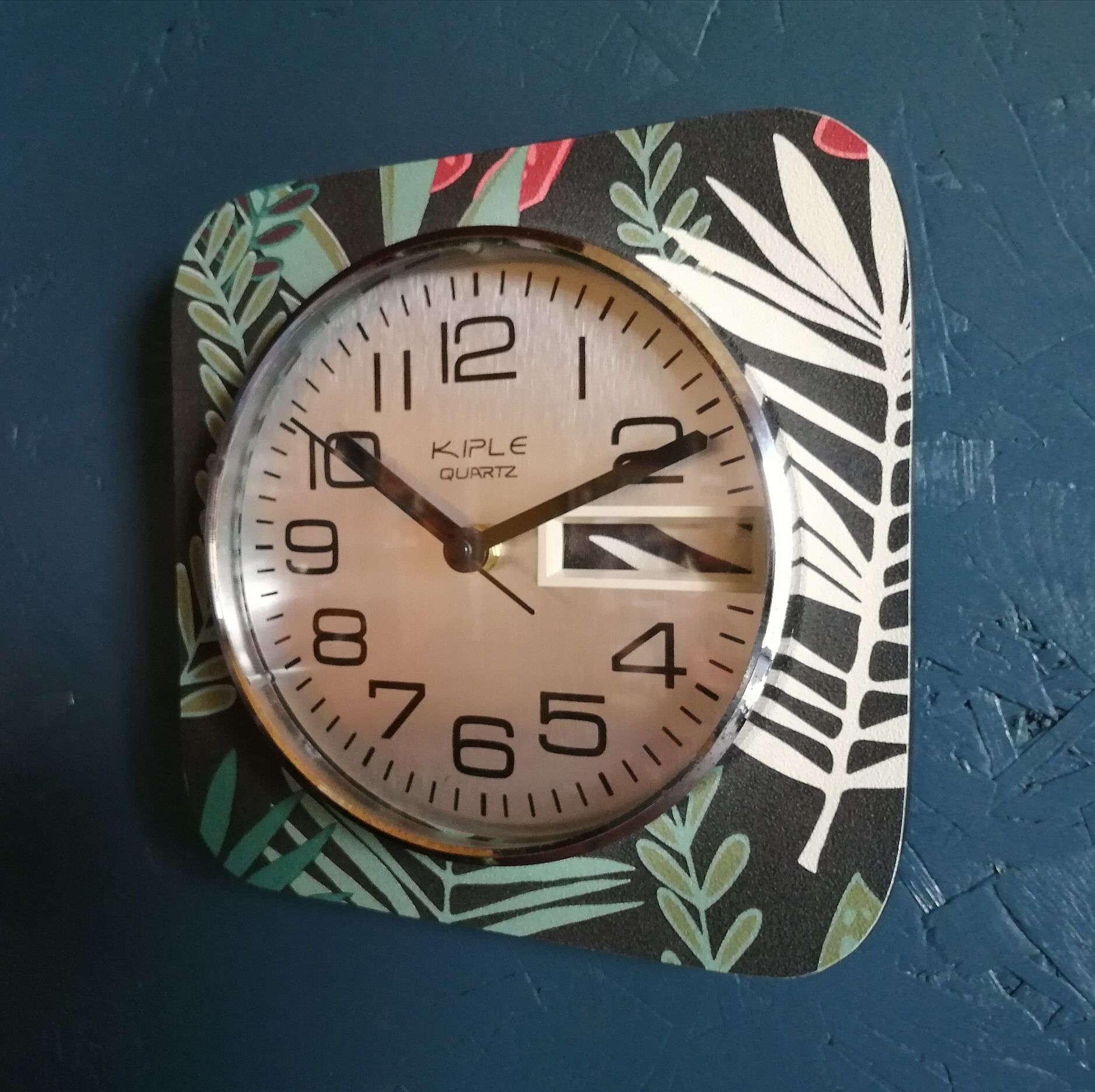 Vintage formica square silent wall clock "Kiplé black green red"