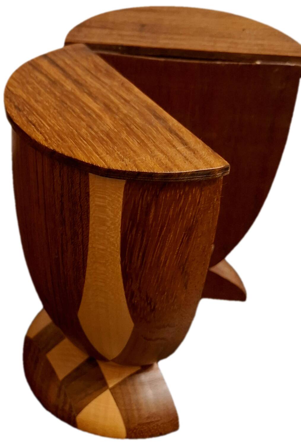 Bookends in exotic wood marquetry in the shape of a tambourine.