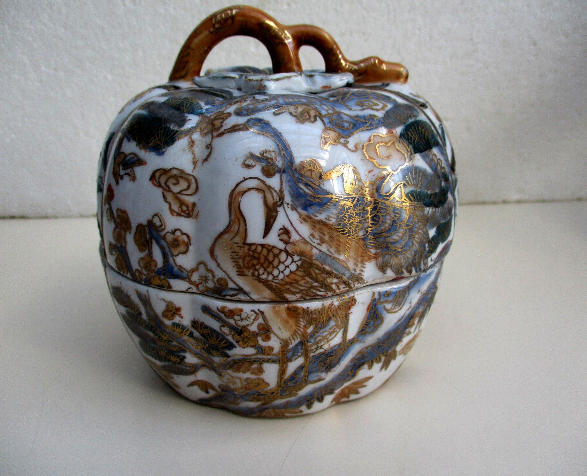 Chinese porcelain covered pot