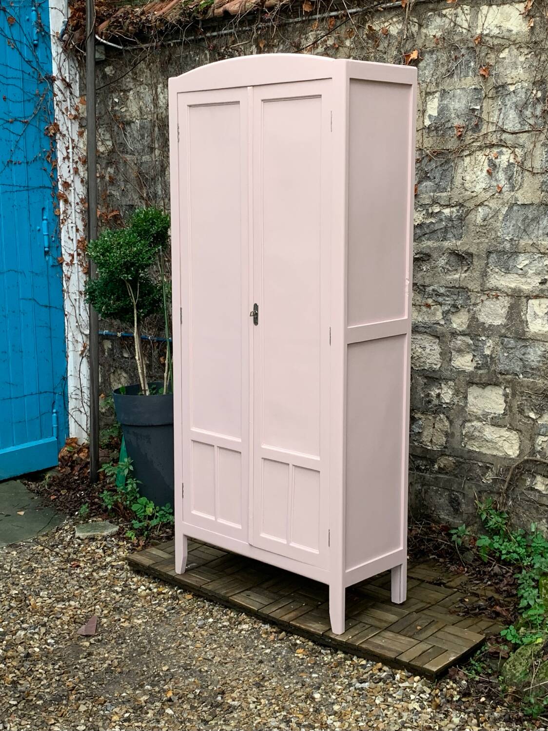 Parisian Art Deco wardrobe in pink, 1930.