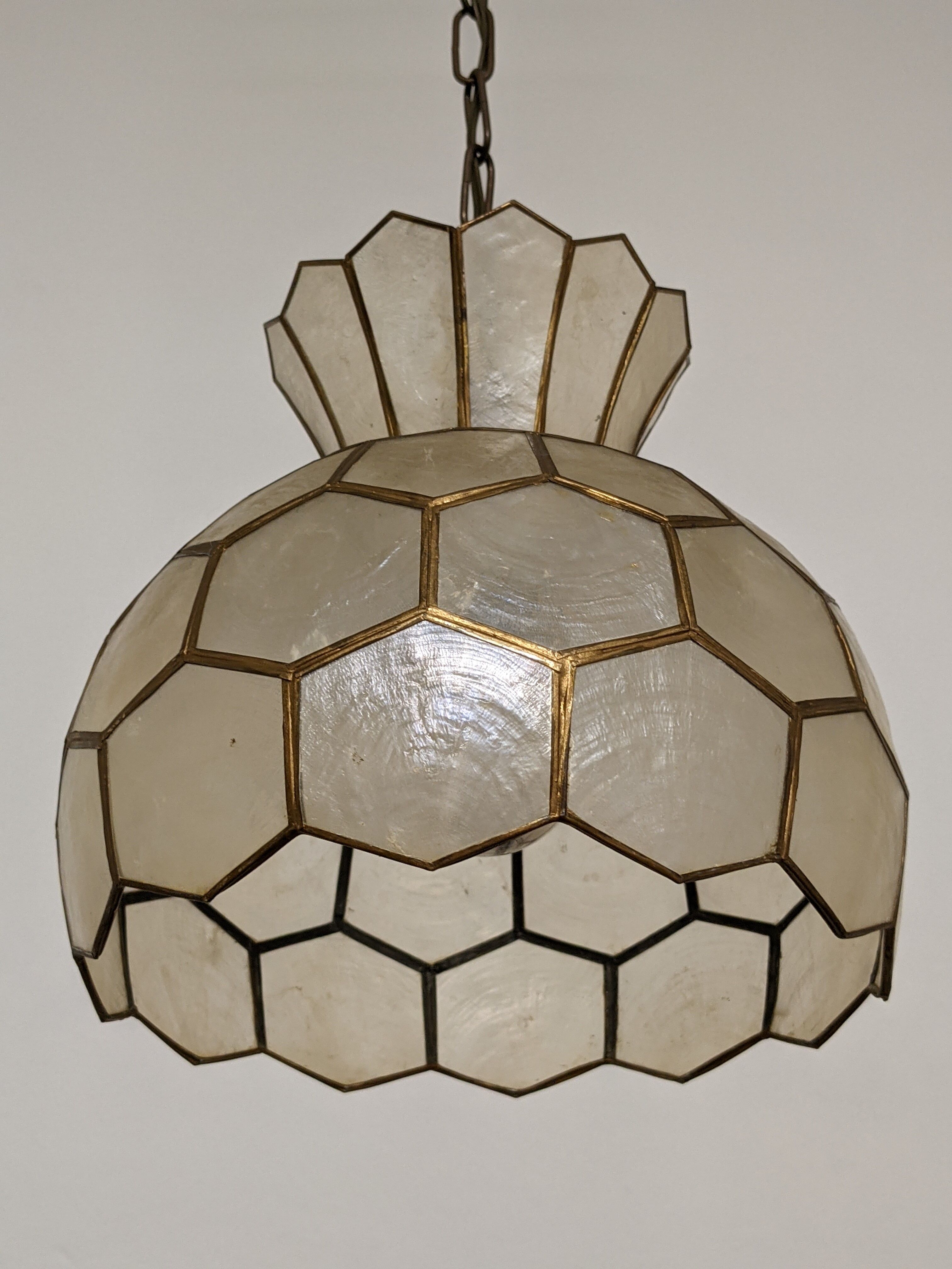 Mother-of-pearl suspension of the 70s