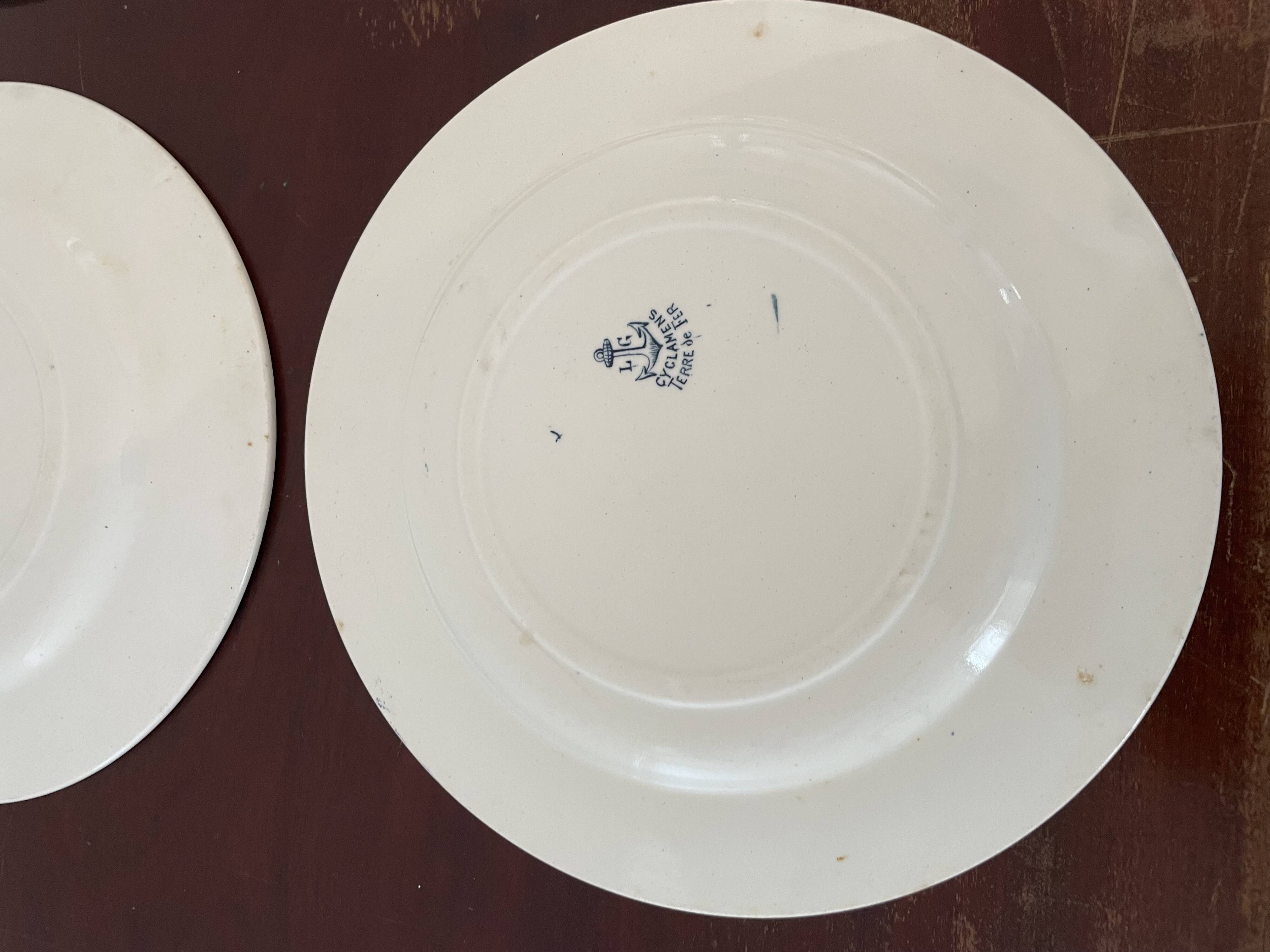 4 Clairefontaine ironstone flat plates, Cyclamens model