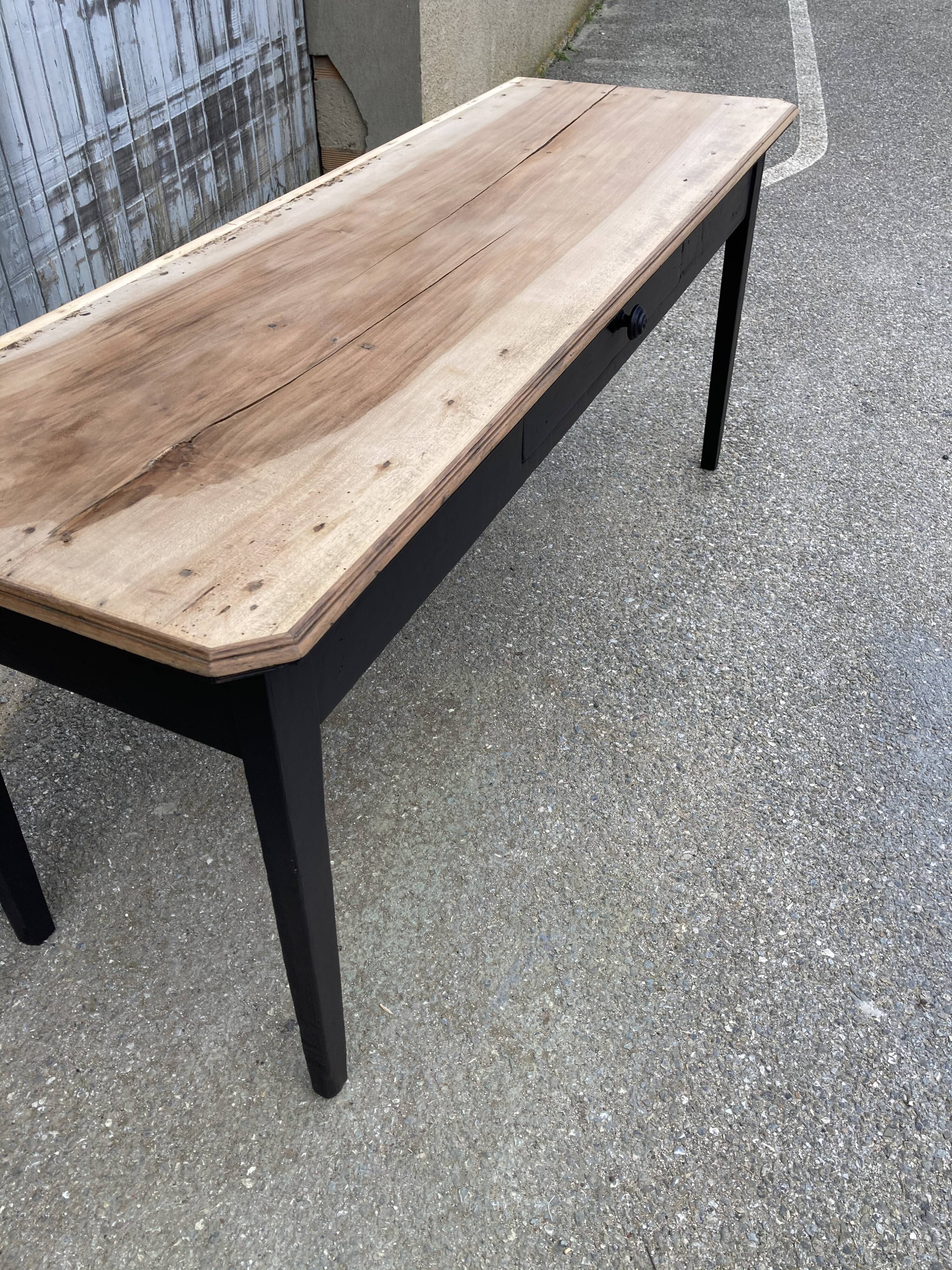 Console natural tray black footing