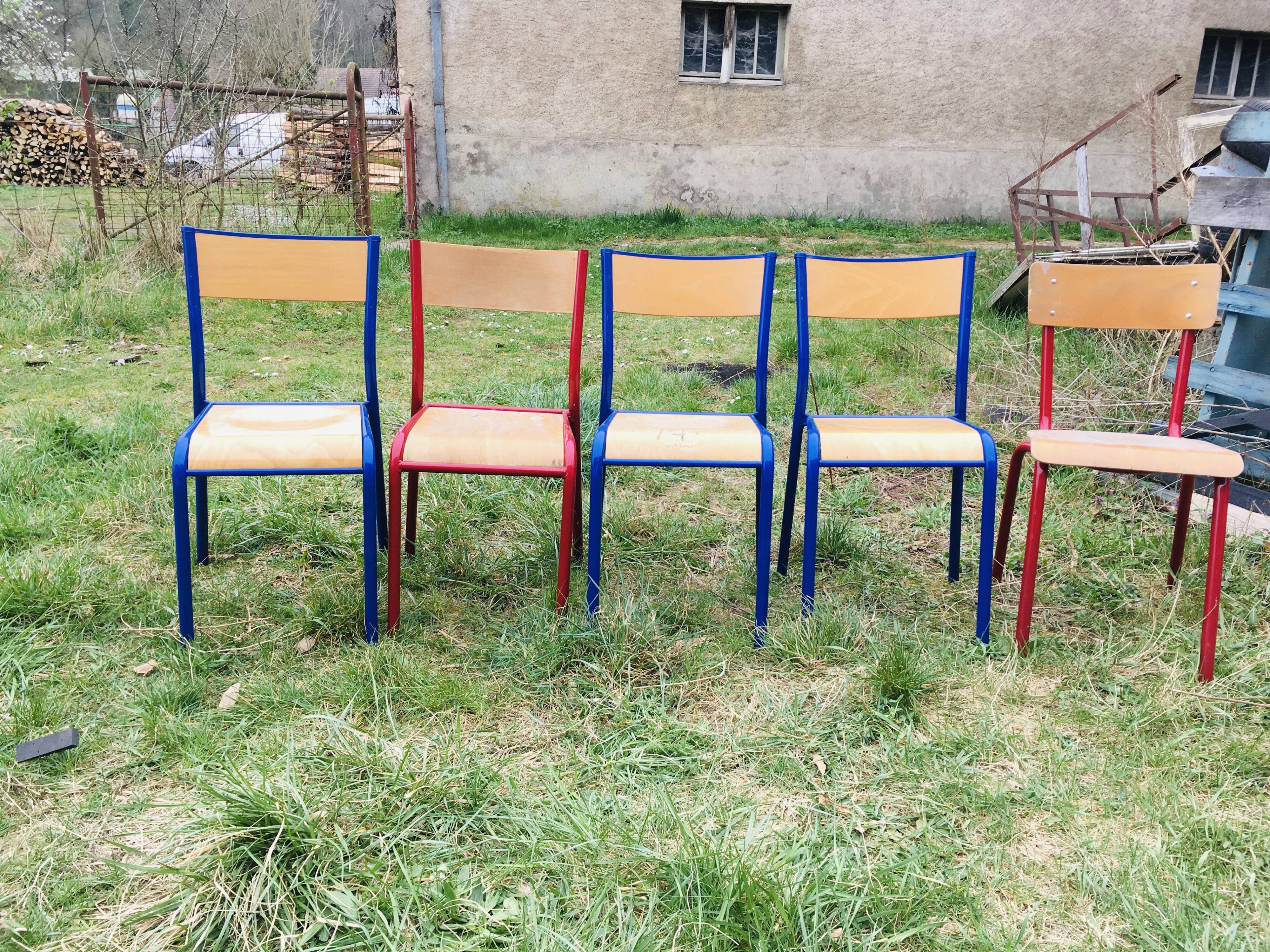 Set of 5 school chairs years '70 in red and blue