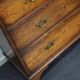 Commode anglaise en chêne début XXe siècle