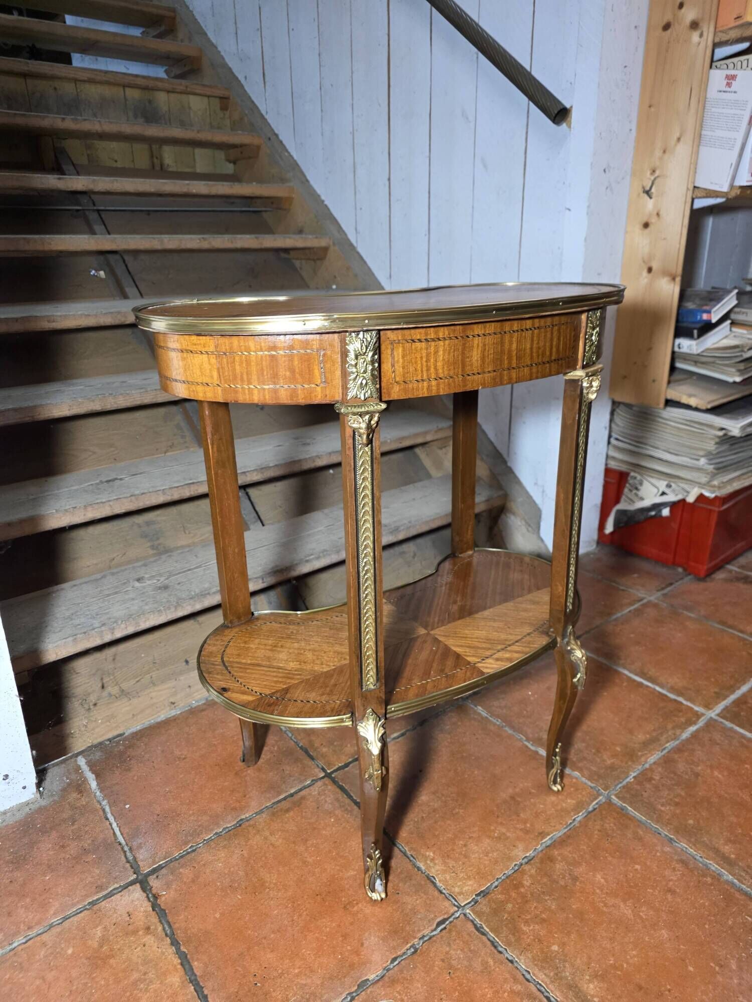 Kidney-shaped bedside table in Louis XV style with marquetry.