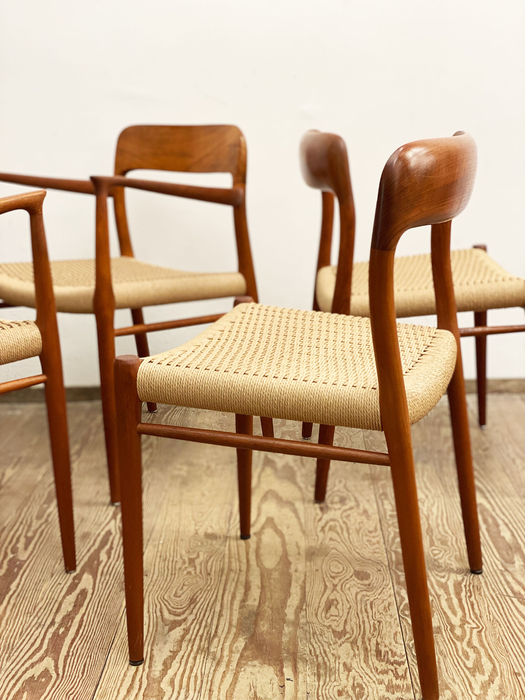 Set de 8 chaises de salle à manger en teck du milieu du siècle par Niels O Møller pour JL Moller Danemark