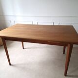 Scandinavian extendable table