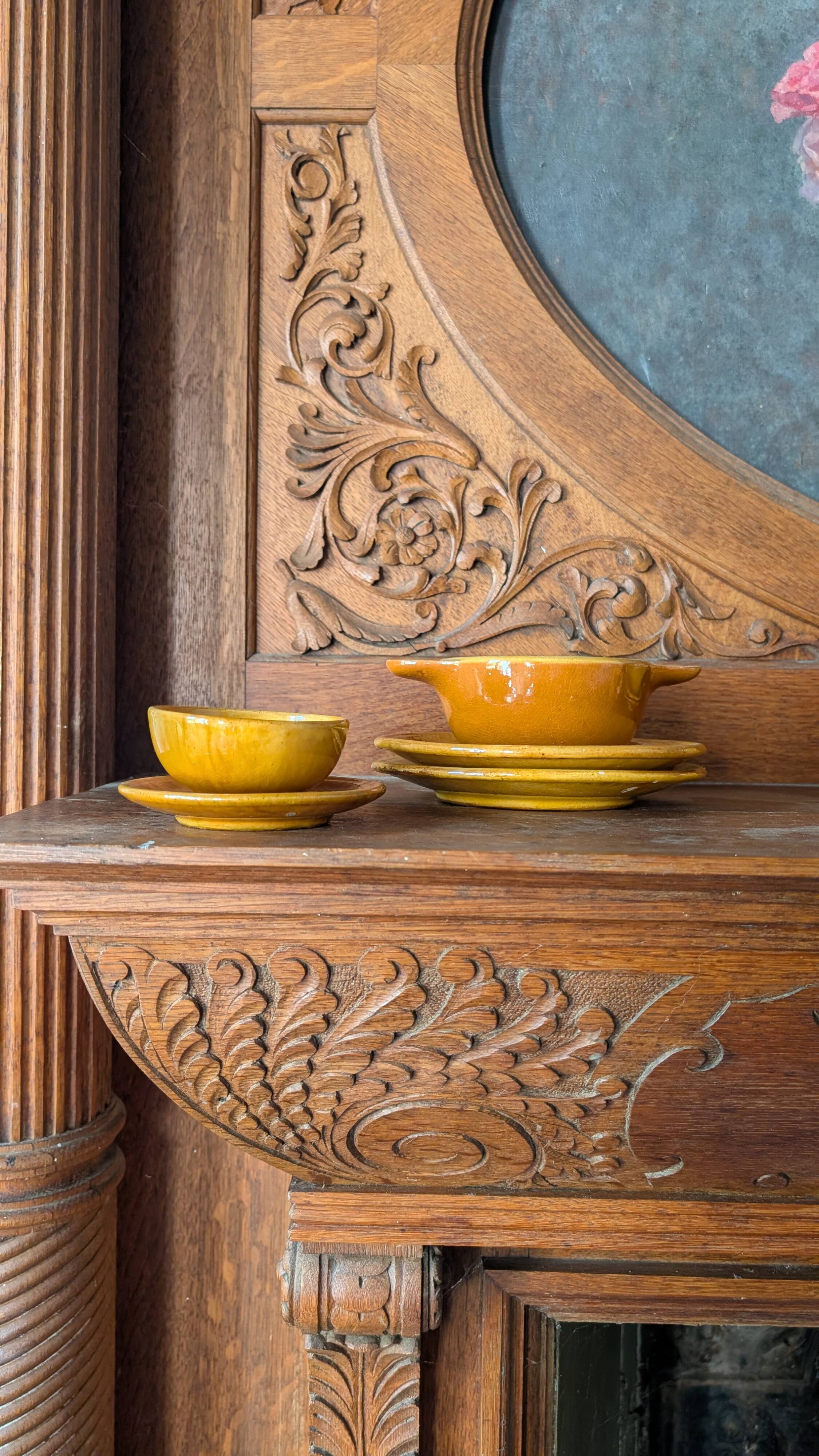 Ensemble de vaisselle vintage en grès émaillé jaune moutarde — 17 pièces