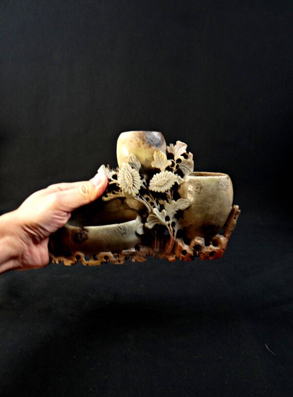 Vase encrier en stéatite ou pierre de savon chinois à décor floral fin XIXè