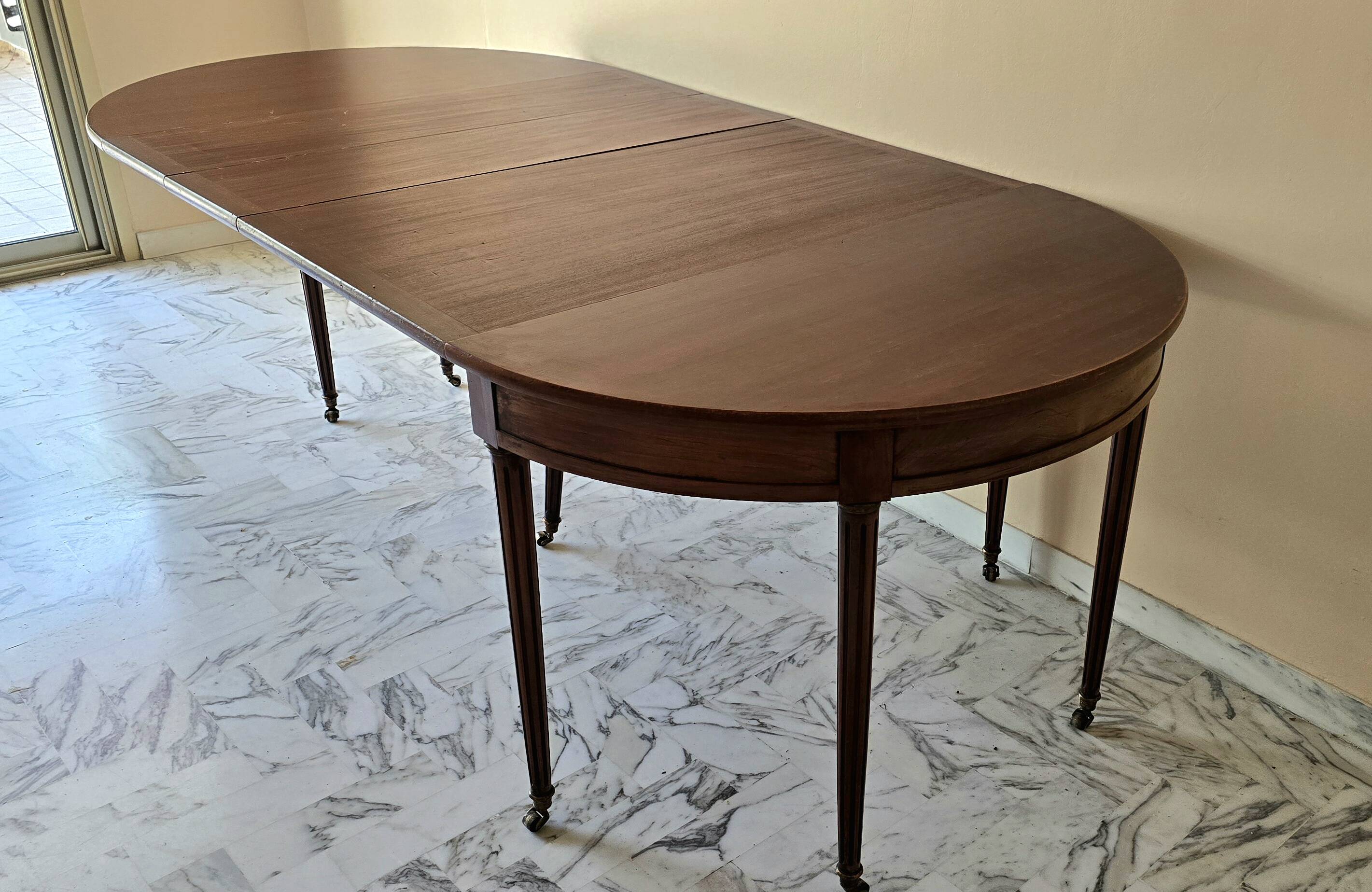 Extendable half-moon table in Louis XVI style