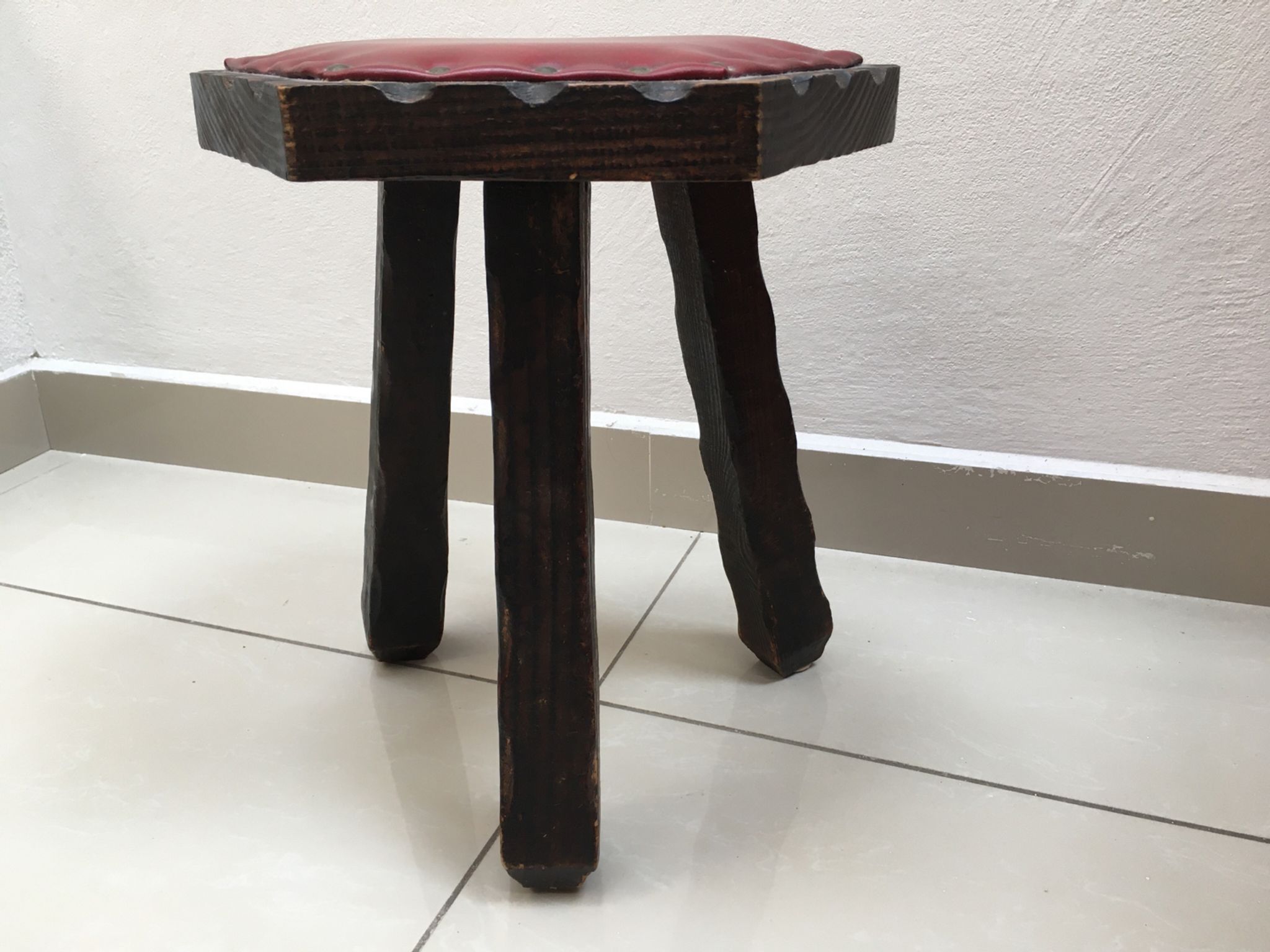 Tabouret tripode espagnol