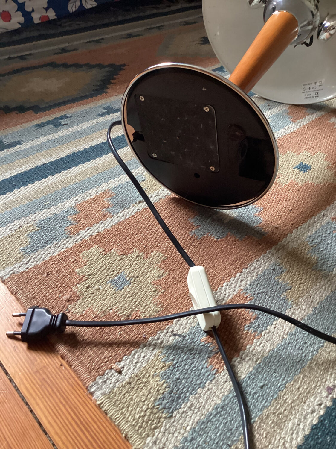 Vintage design liner mushroom table lamp