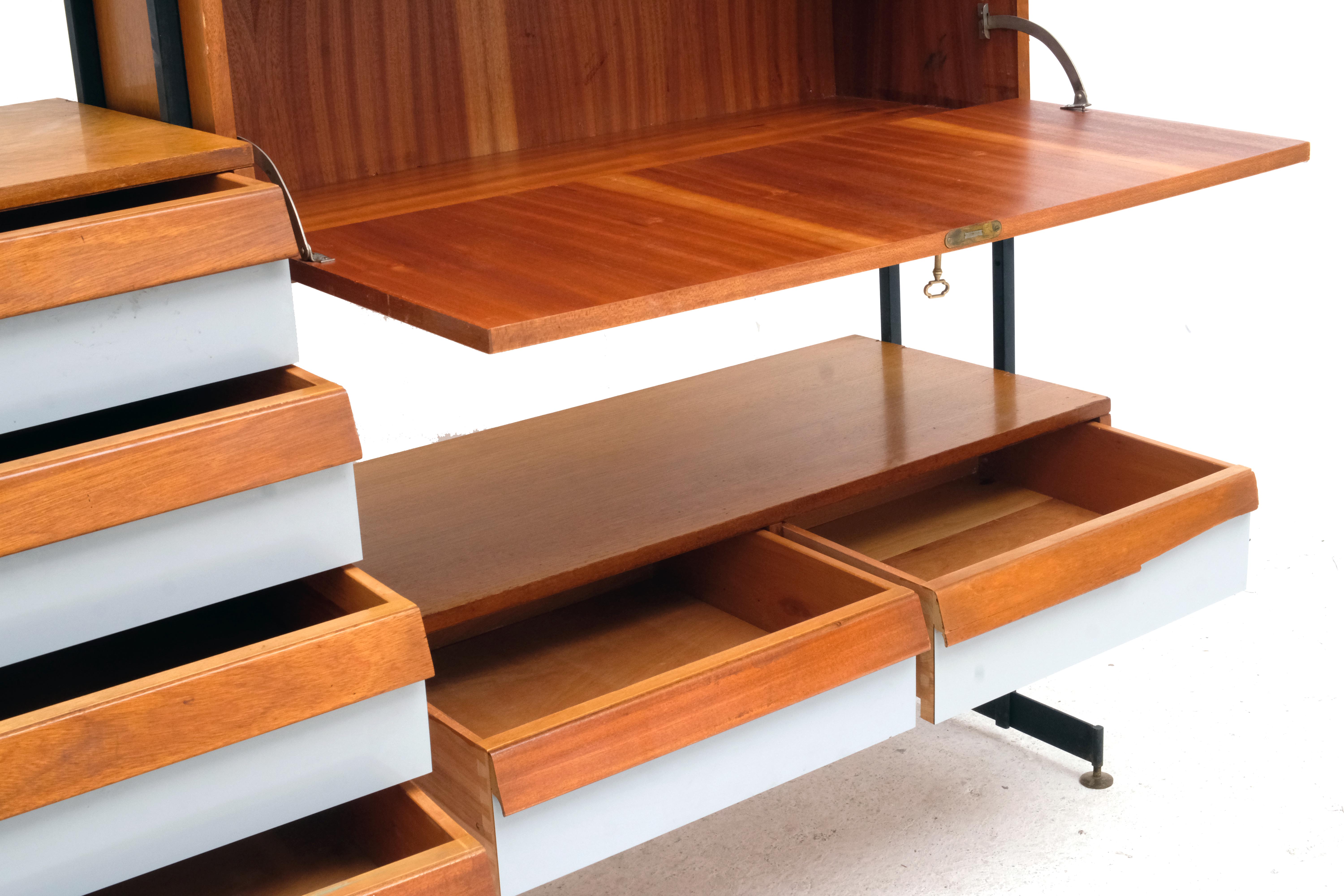 Free standing wall unit by 'Val Dera', Italy 1950's