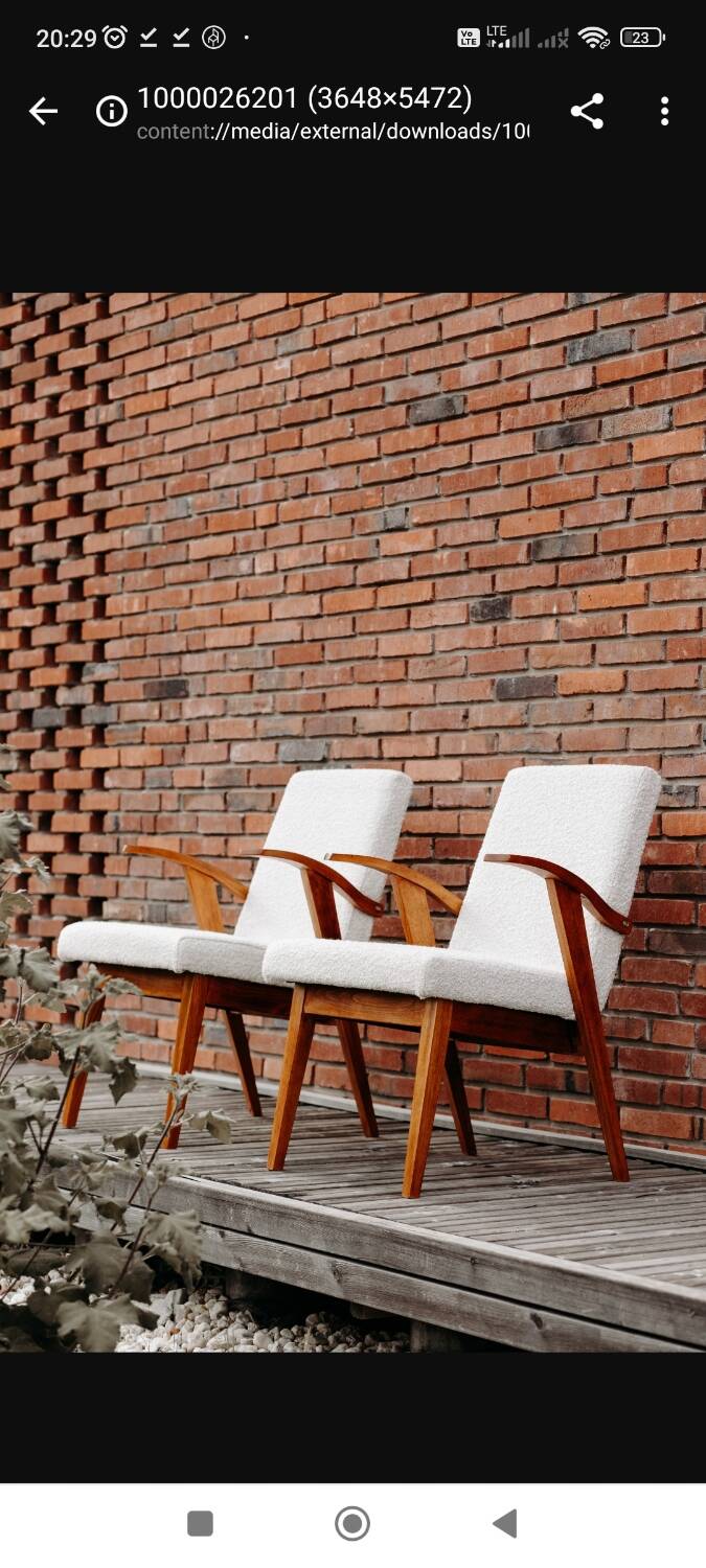 Fauteuil en bois et tissu bouclette beige clair restauré, design Puchala 1970
