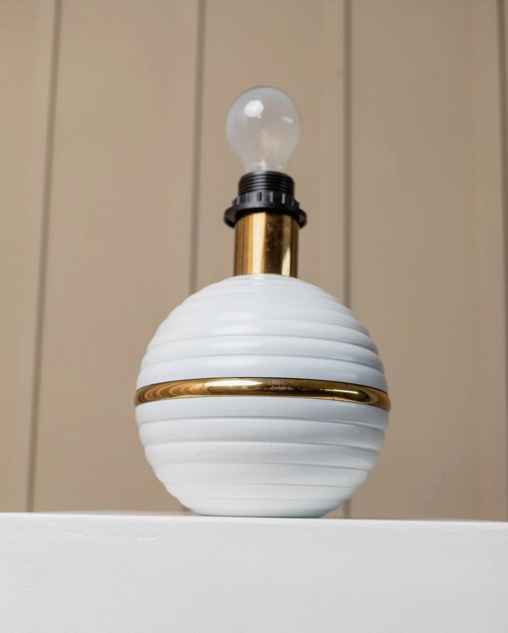 White Ceramic Table Lamp with Gold Band, Italy 1980s – Hollywood Regency Vintage