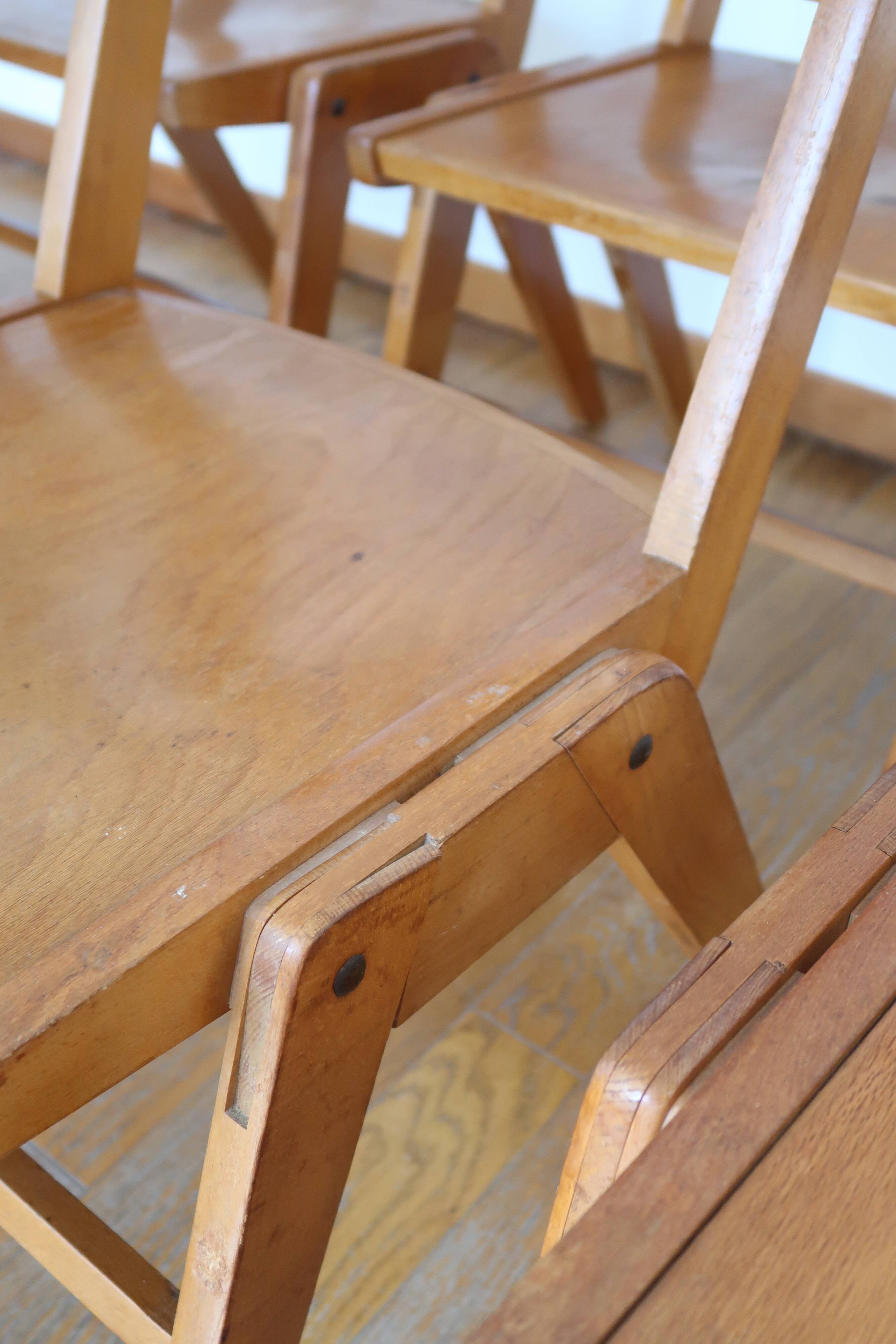 Set of 12 Scandinavian chairs compass feet