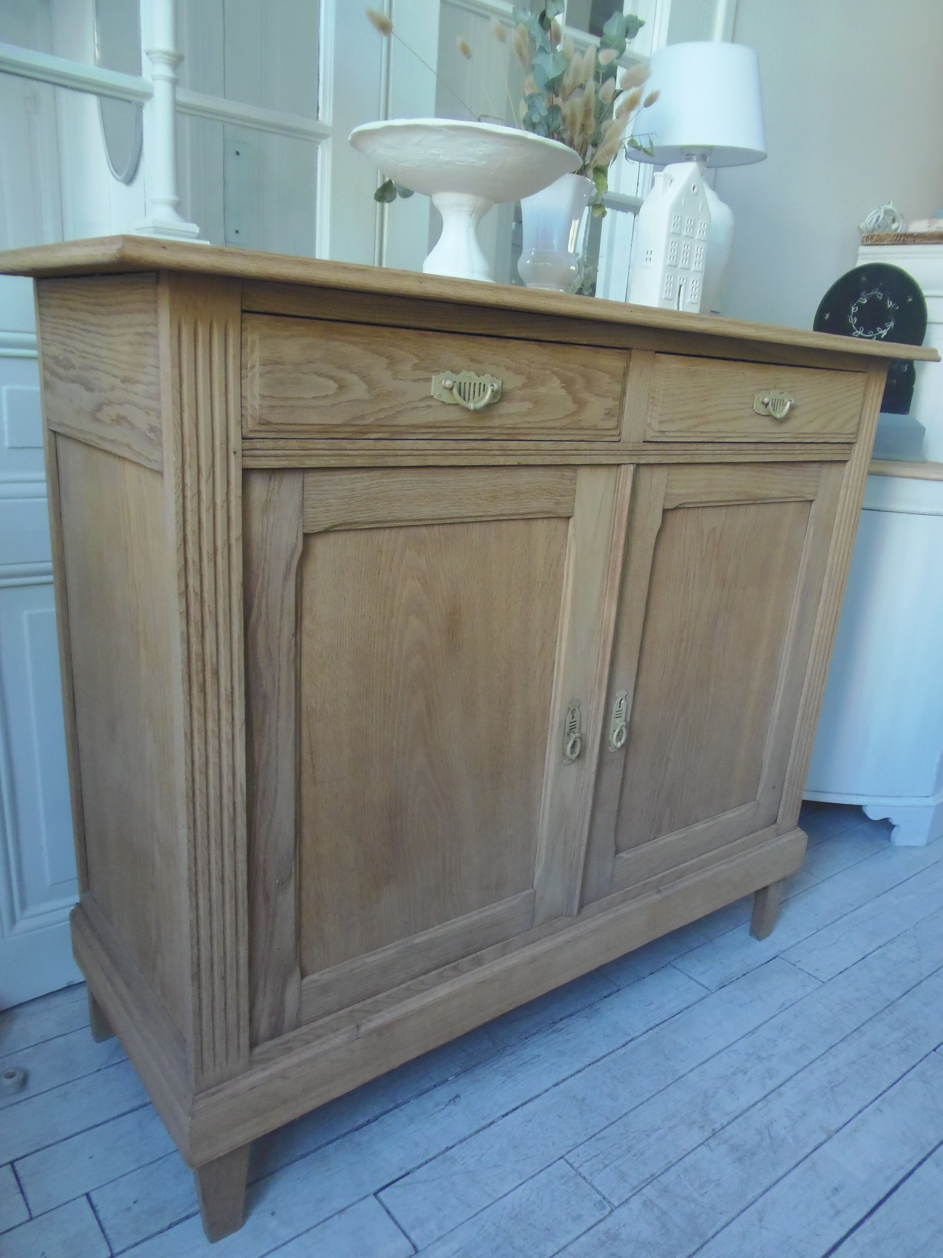 Vintage shallow oak sideboard, 2 drawers, 2 doors, 1 shelf.