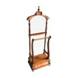 Servant Oak Room Valet