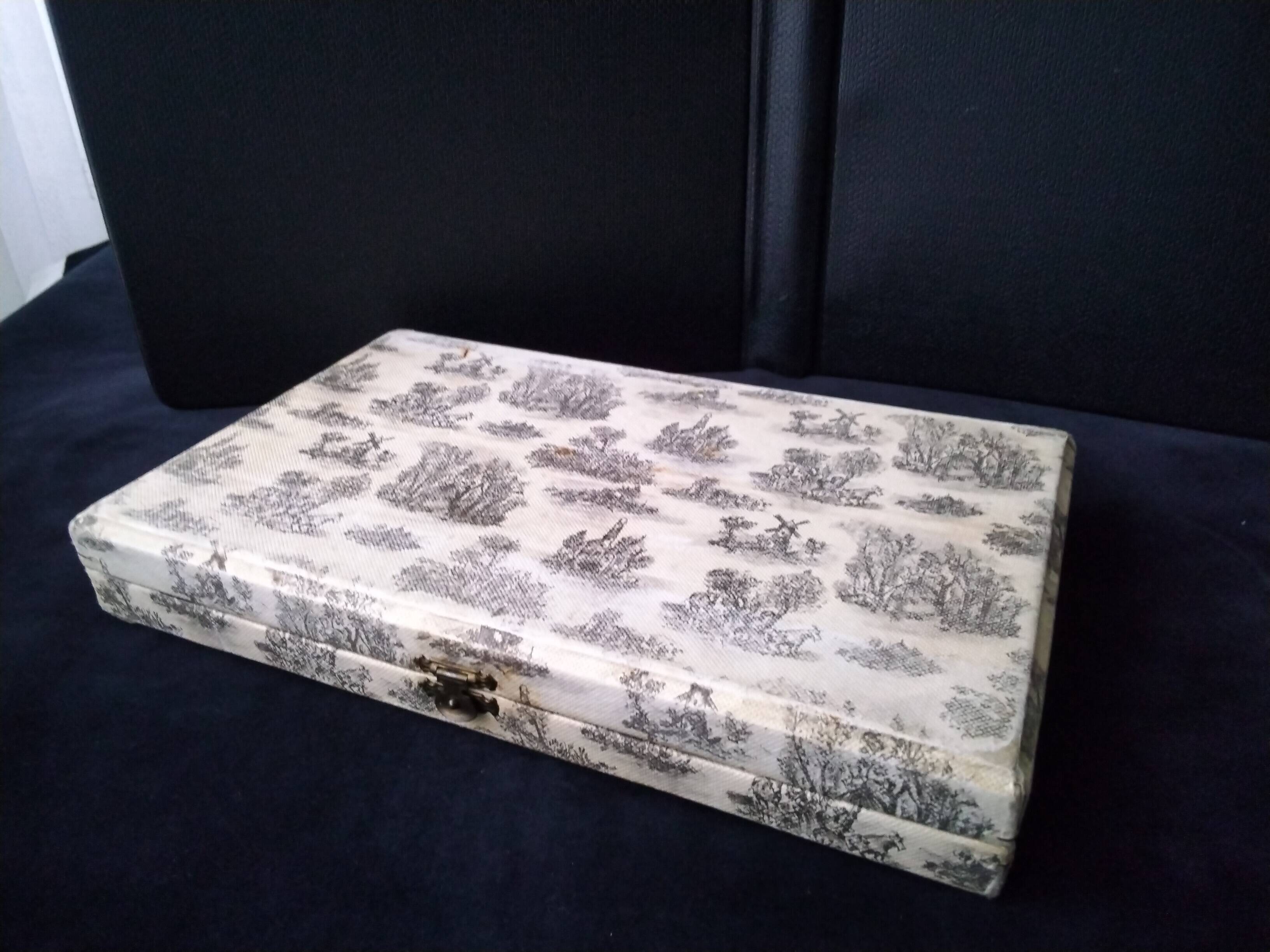 Box of 12 silver metal table knives SFAM Model Filet
