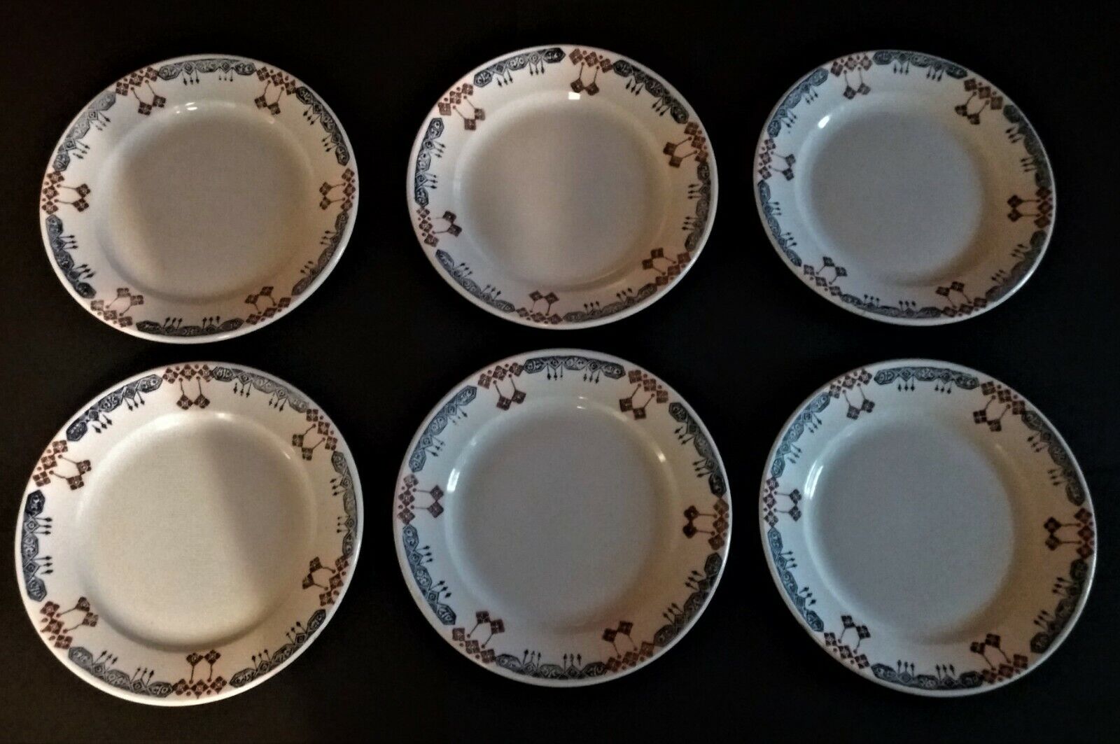 Série de six assiettes plates en faïence BV céramique Sud Est