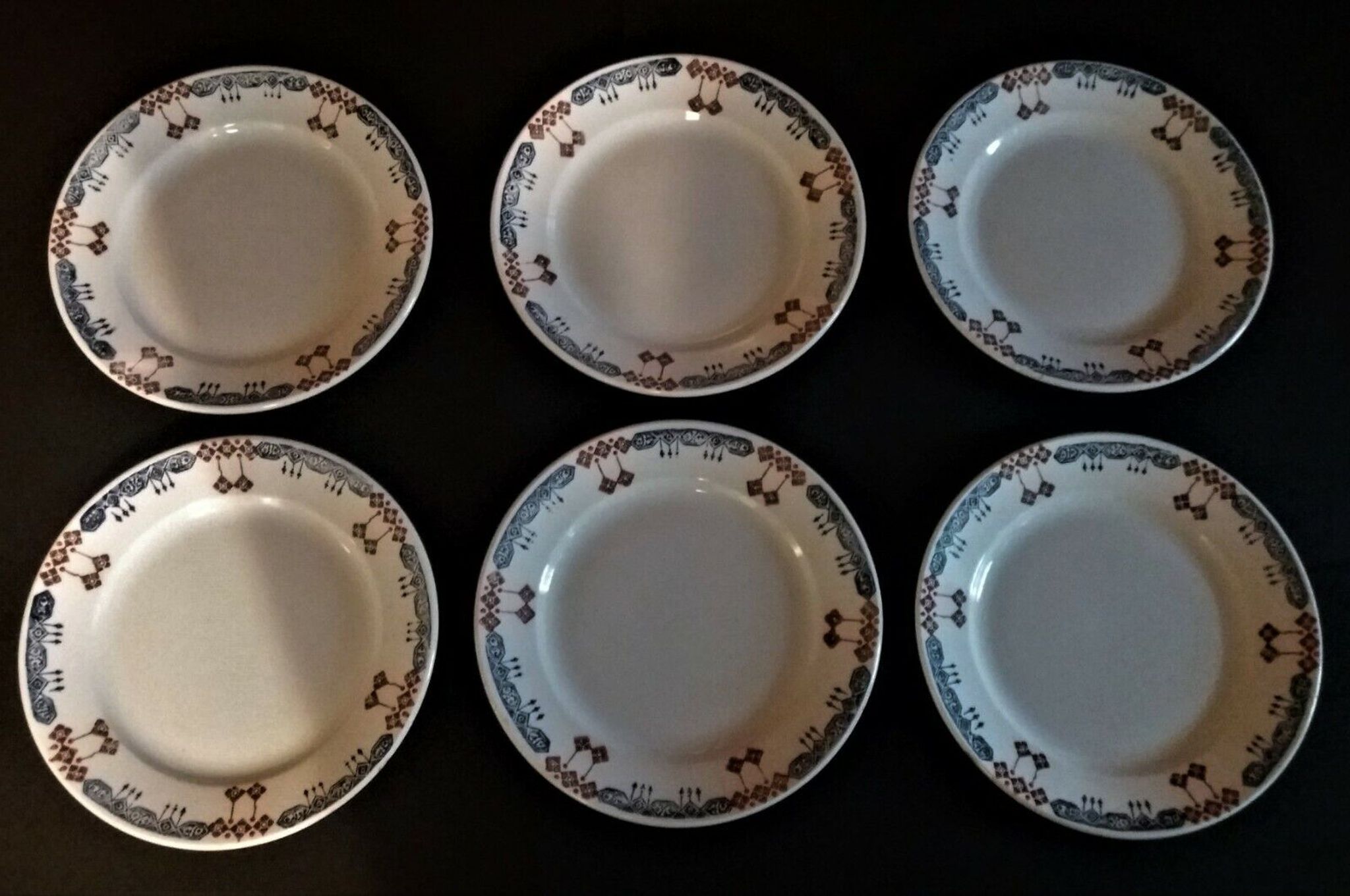 Série de six assiettes plates en faïence BV céramique Sud Est