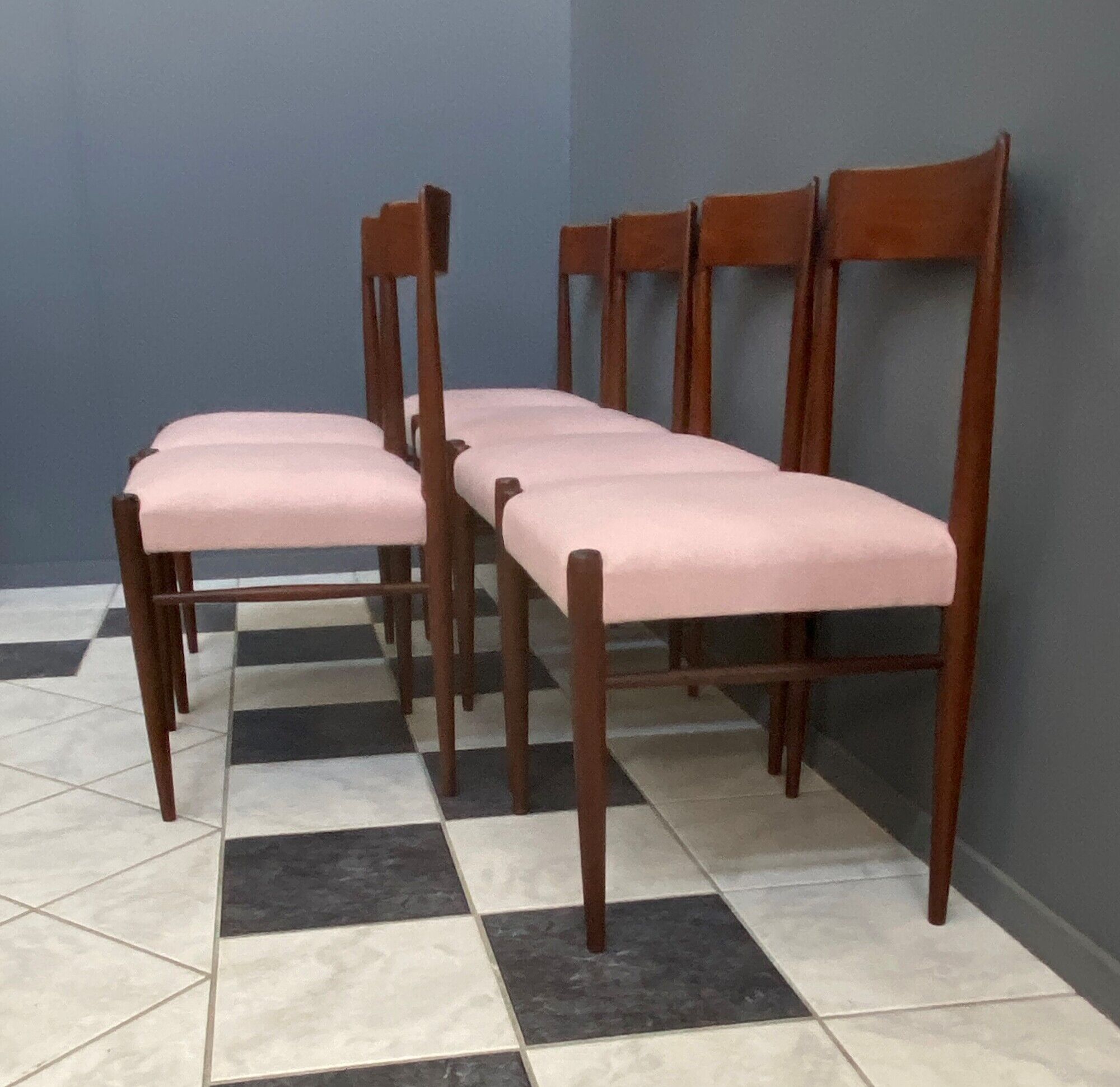 6 chaises de salle à manger en teck en tissu rose des années 1960 | Selency