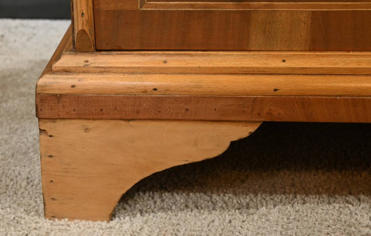 Scriban Showcase in Blond Mahogany, England – 1960