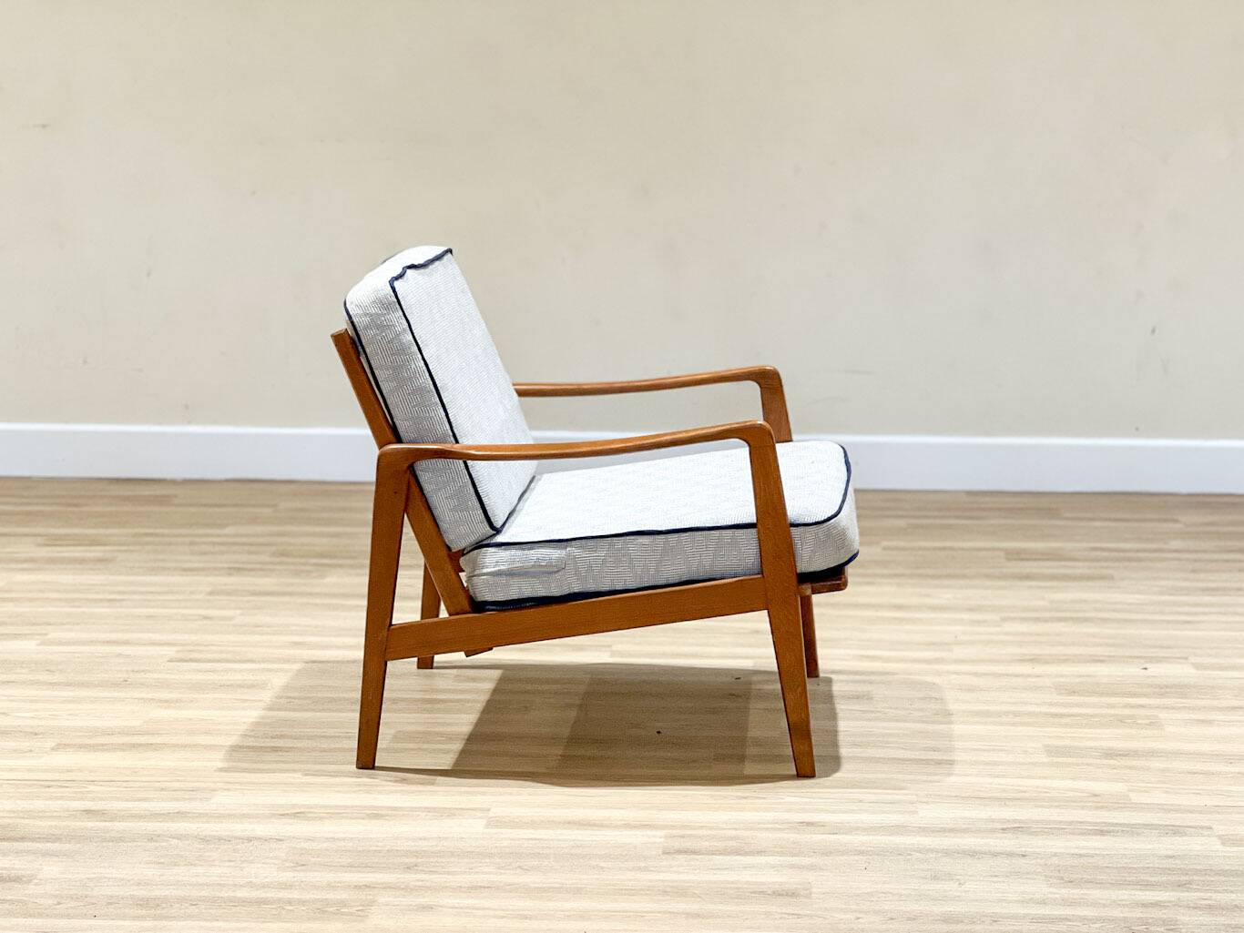 Fauteuil scandinave en hêtre, années 1960