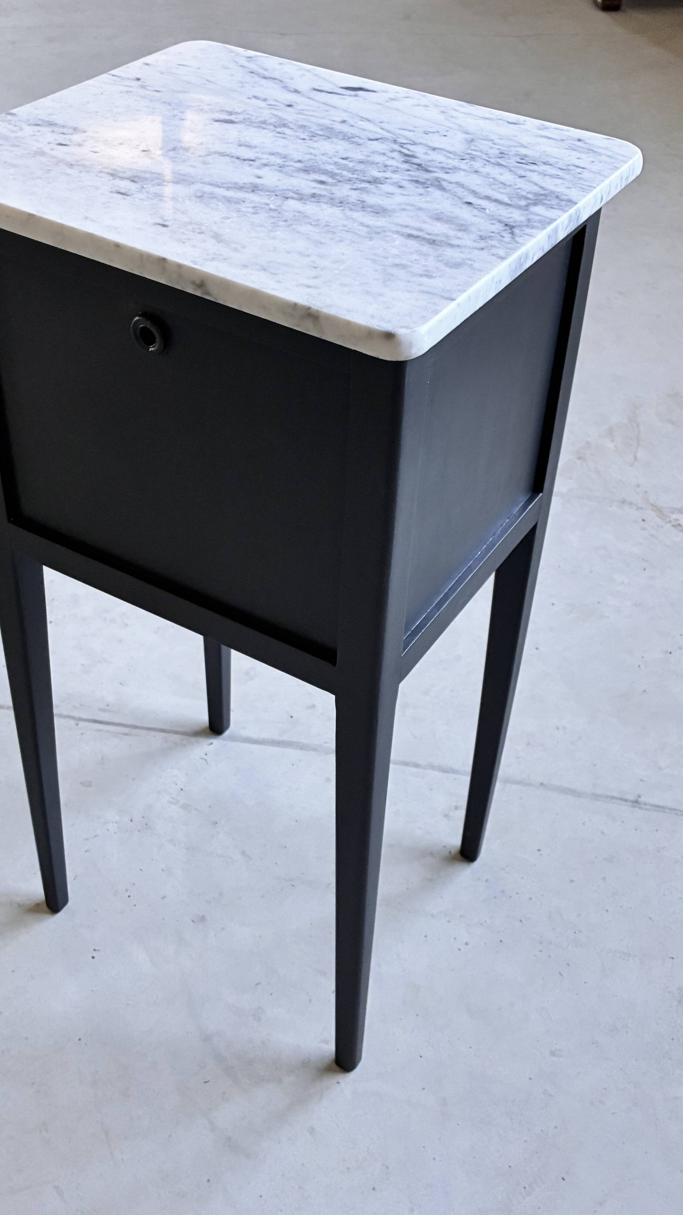 Nightstand / Bedside Table / Side Table