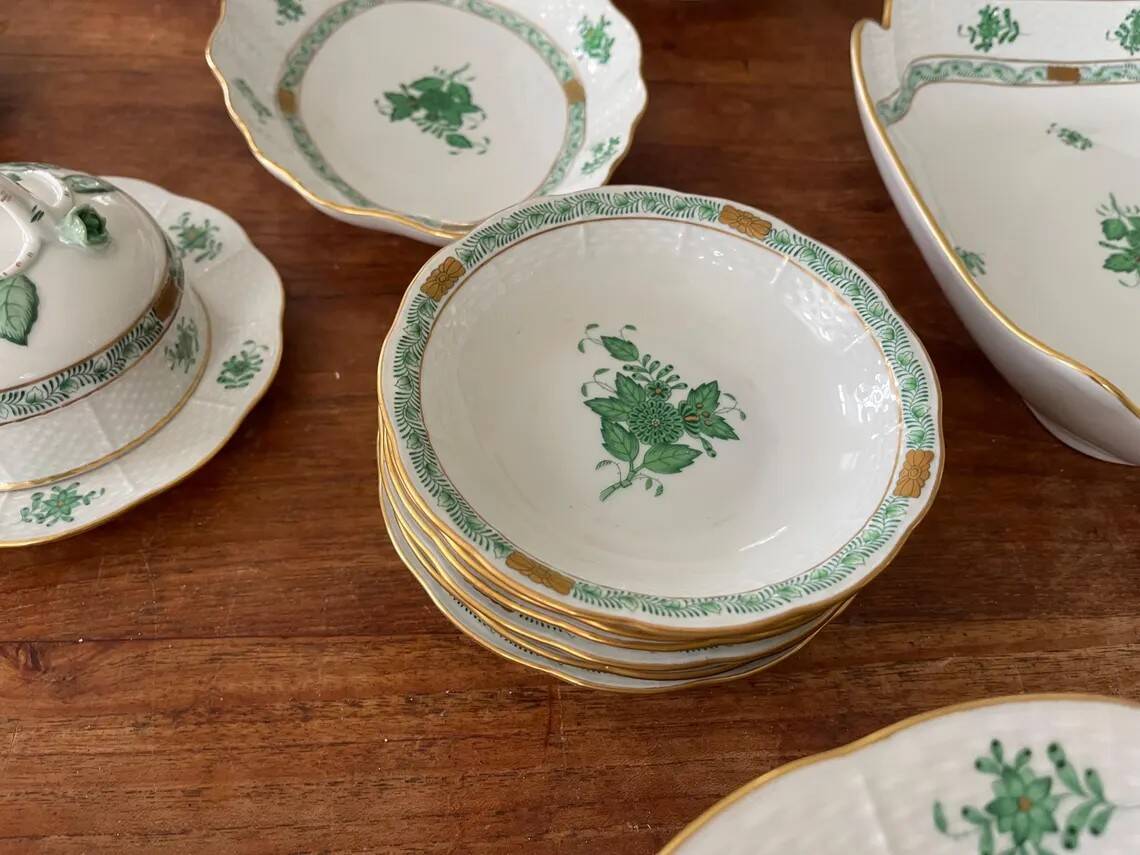 Gorgeous Herend Hungary Apponyi Chinese Bouquet Green Complete Dinner, Brea