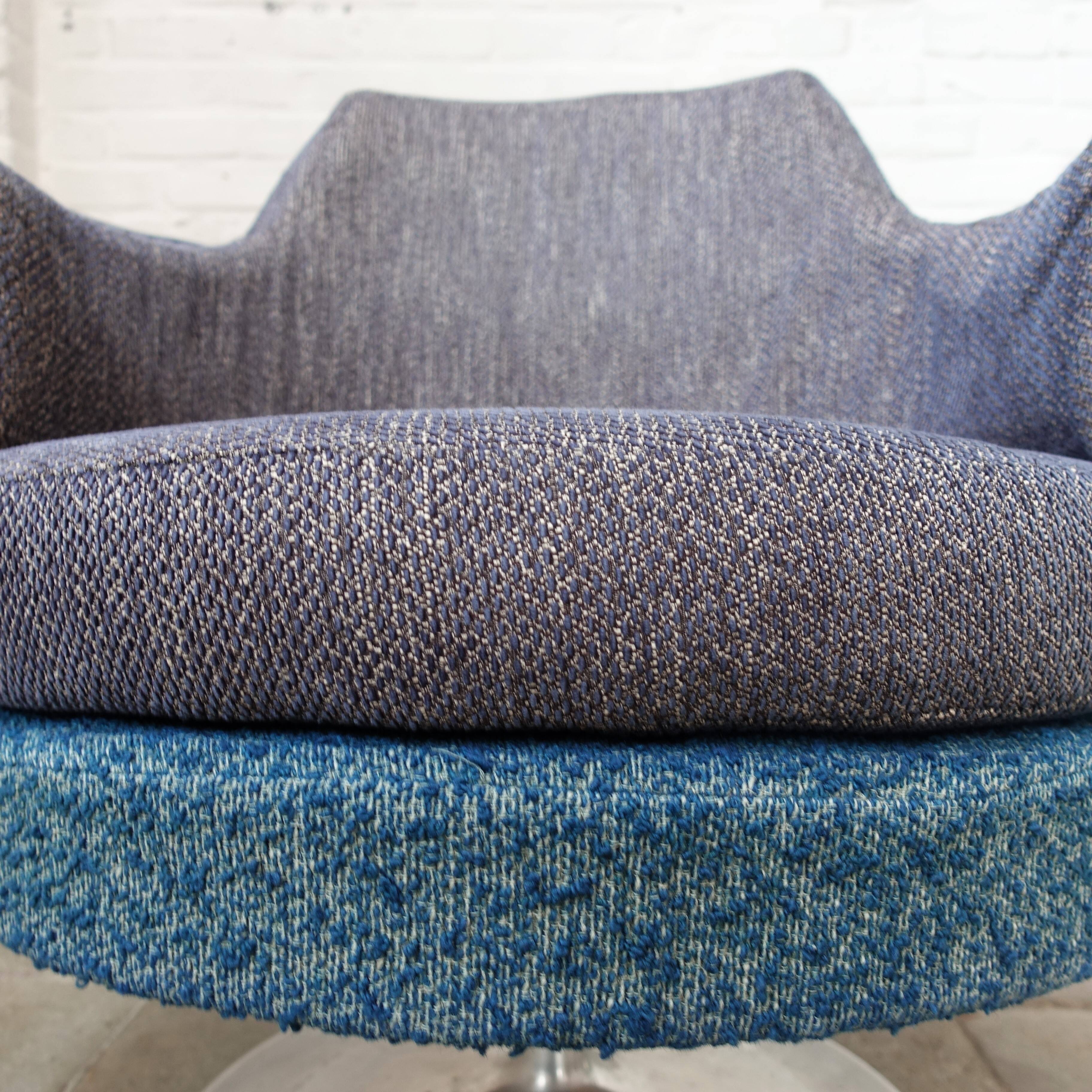 Fauteuil pivotant vintage design hongrois