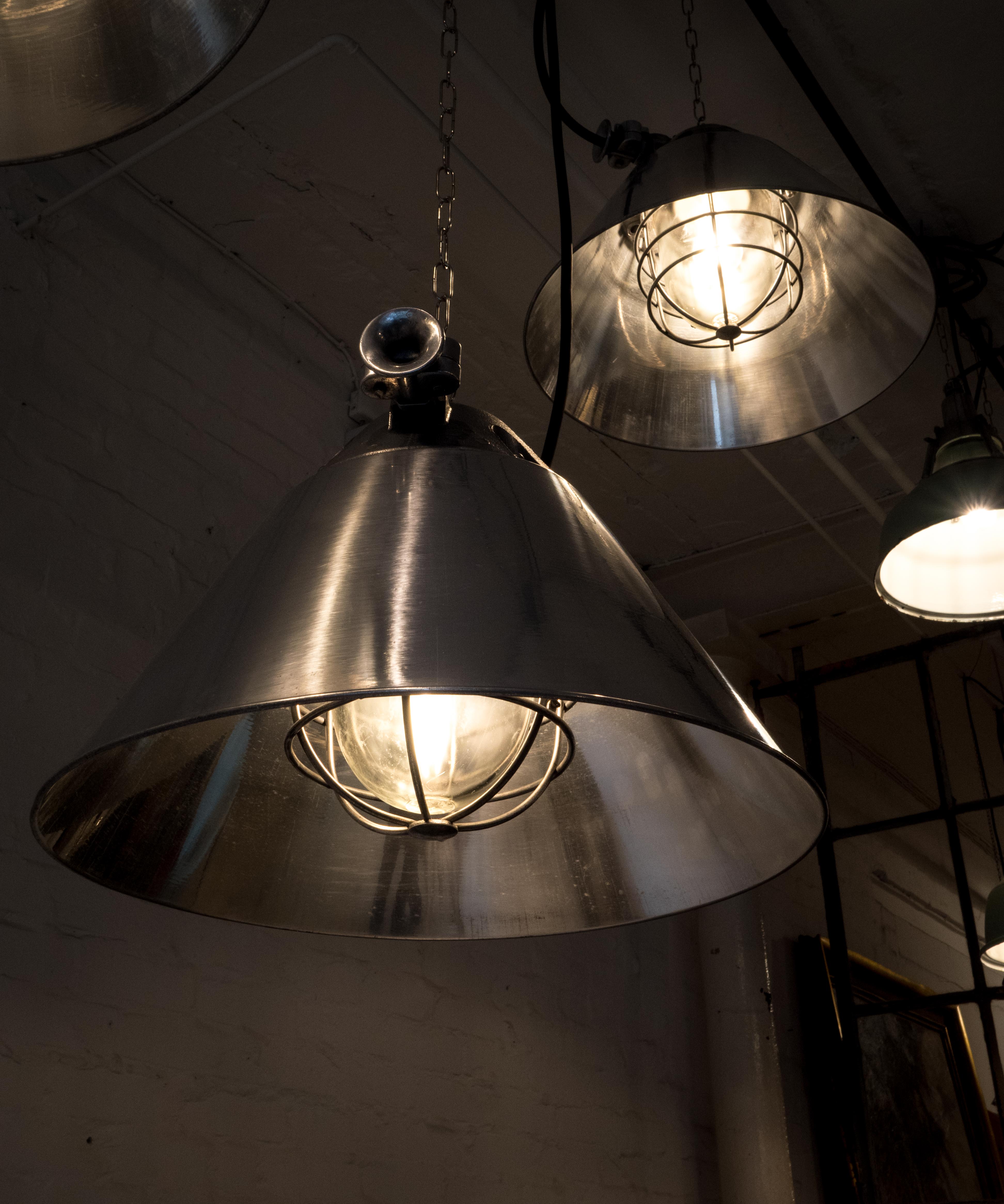 Polish pendant lamp fully polished