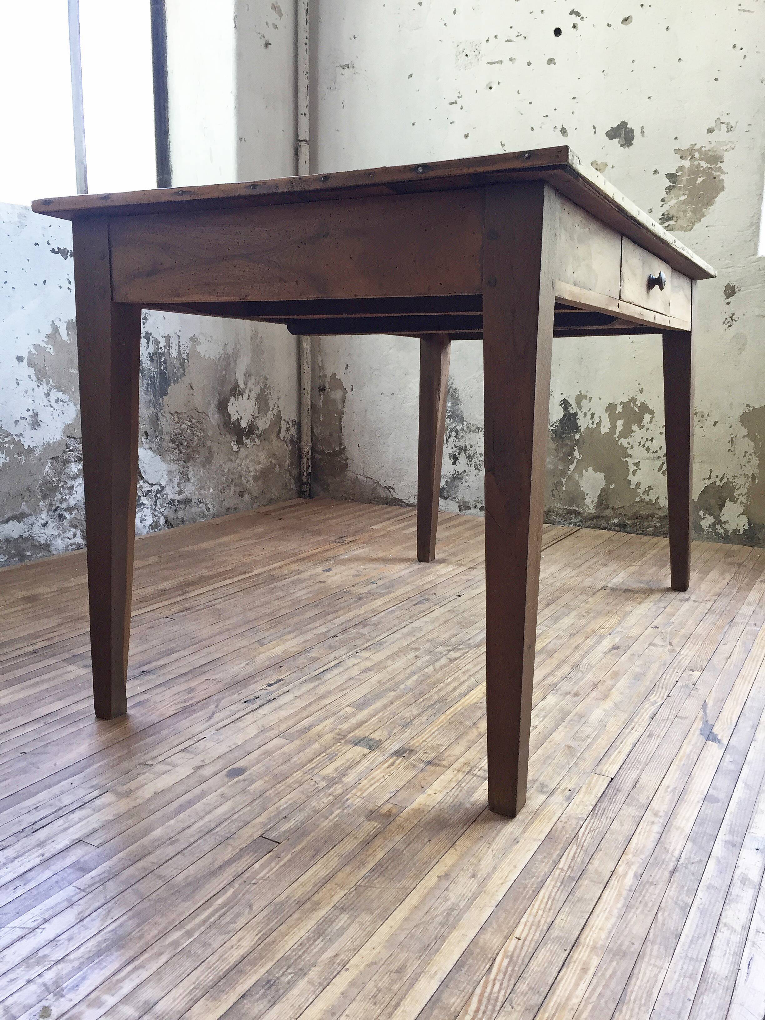 Table de ferme en noyer