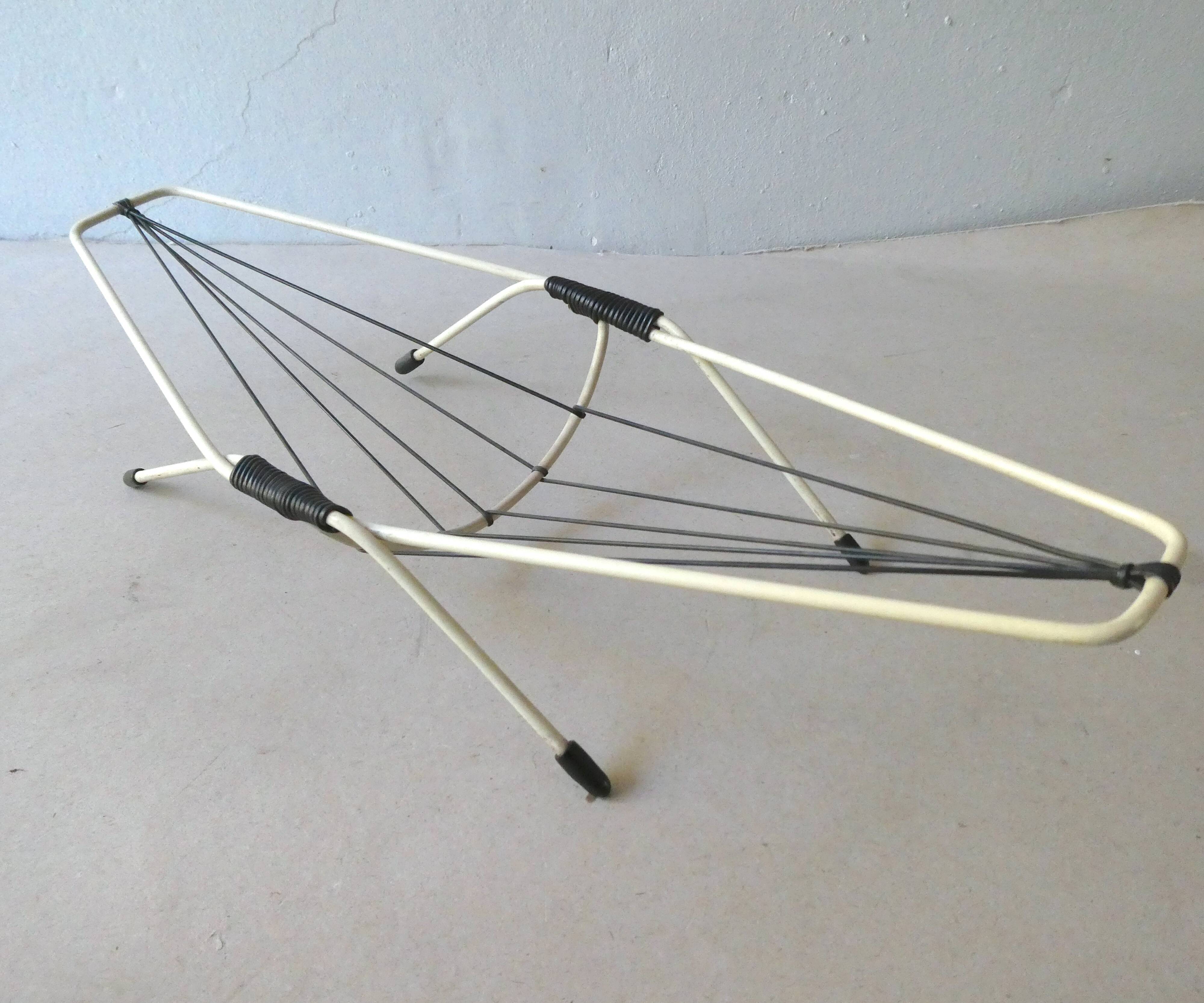 Metal fruit basket and scoubidou from the 50s