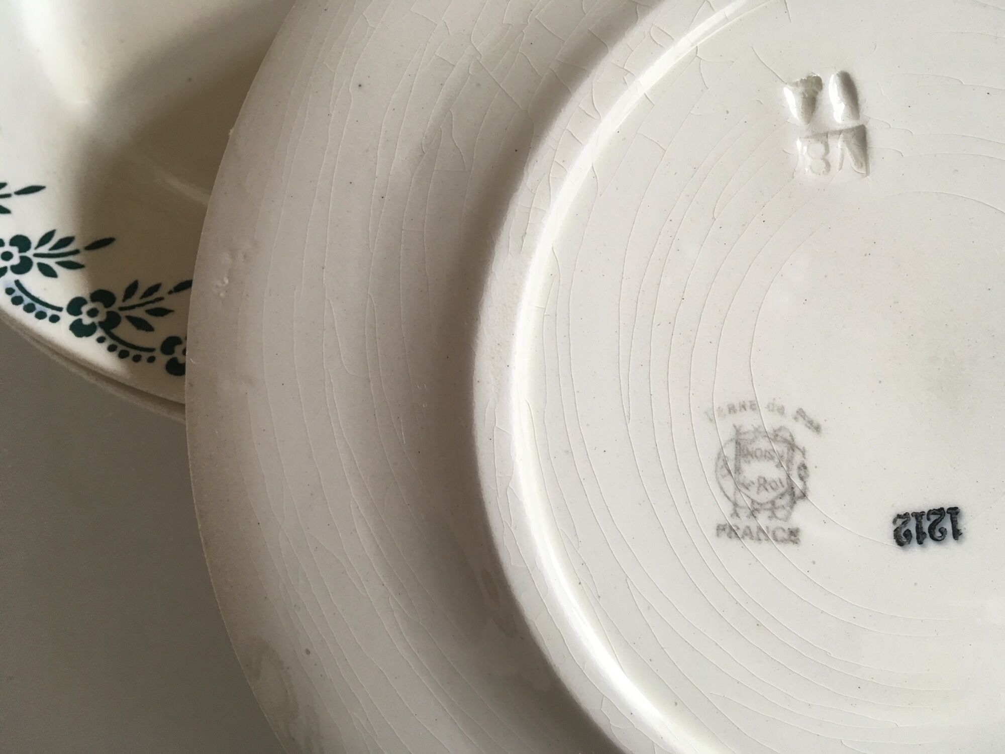 Set of 8 flat plates in iron earthenware from Choisy's 50s