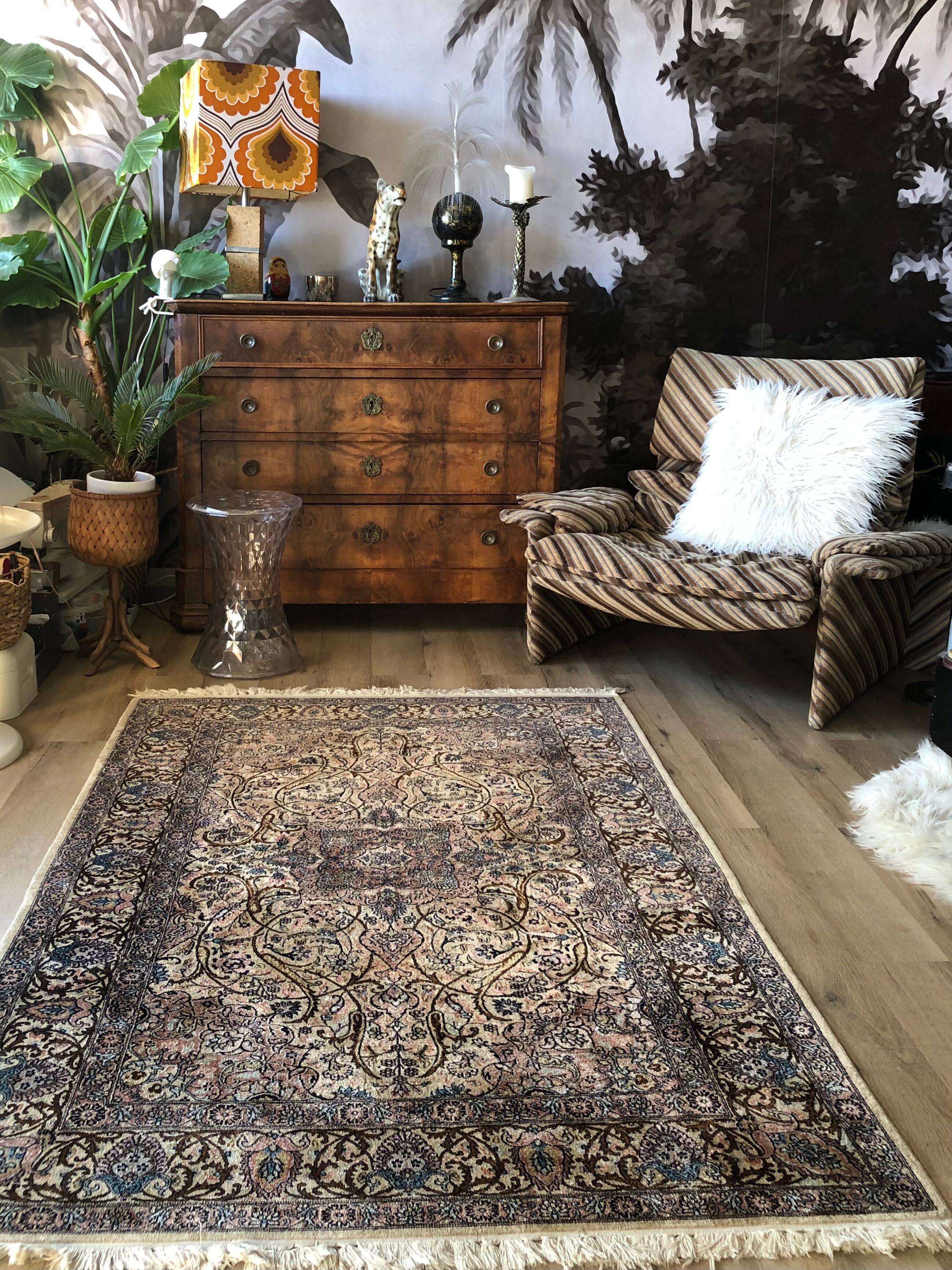 Oriental wool carpet 185x125cm