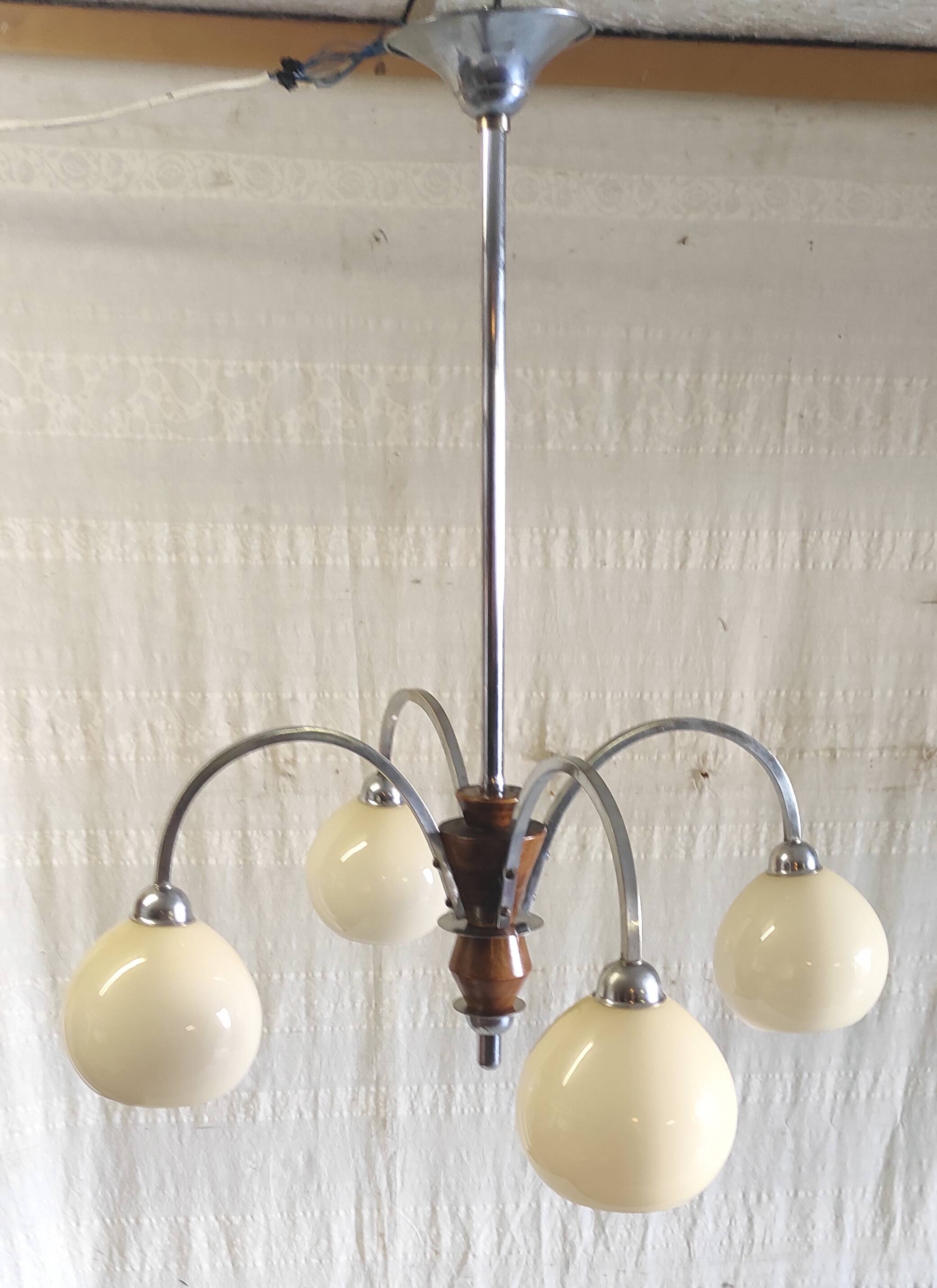 Art Deco chandelier with 4 lights in chrome metal and opaline globe - 1940s/50s