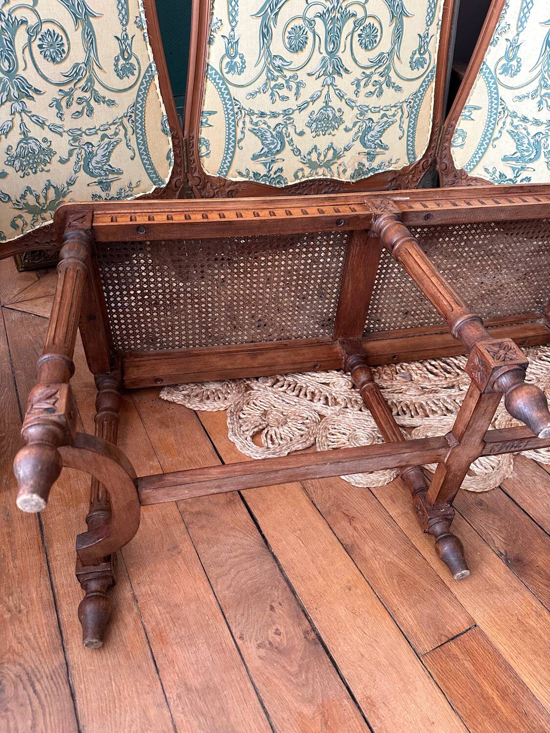 Piano bench seat in cane