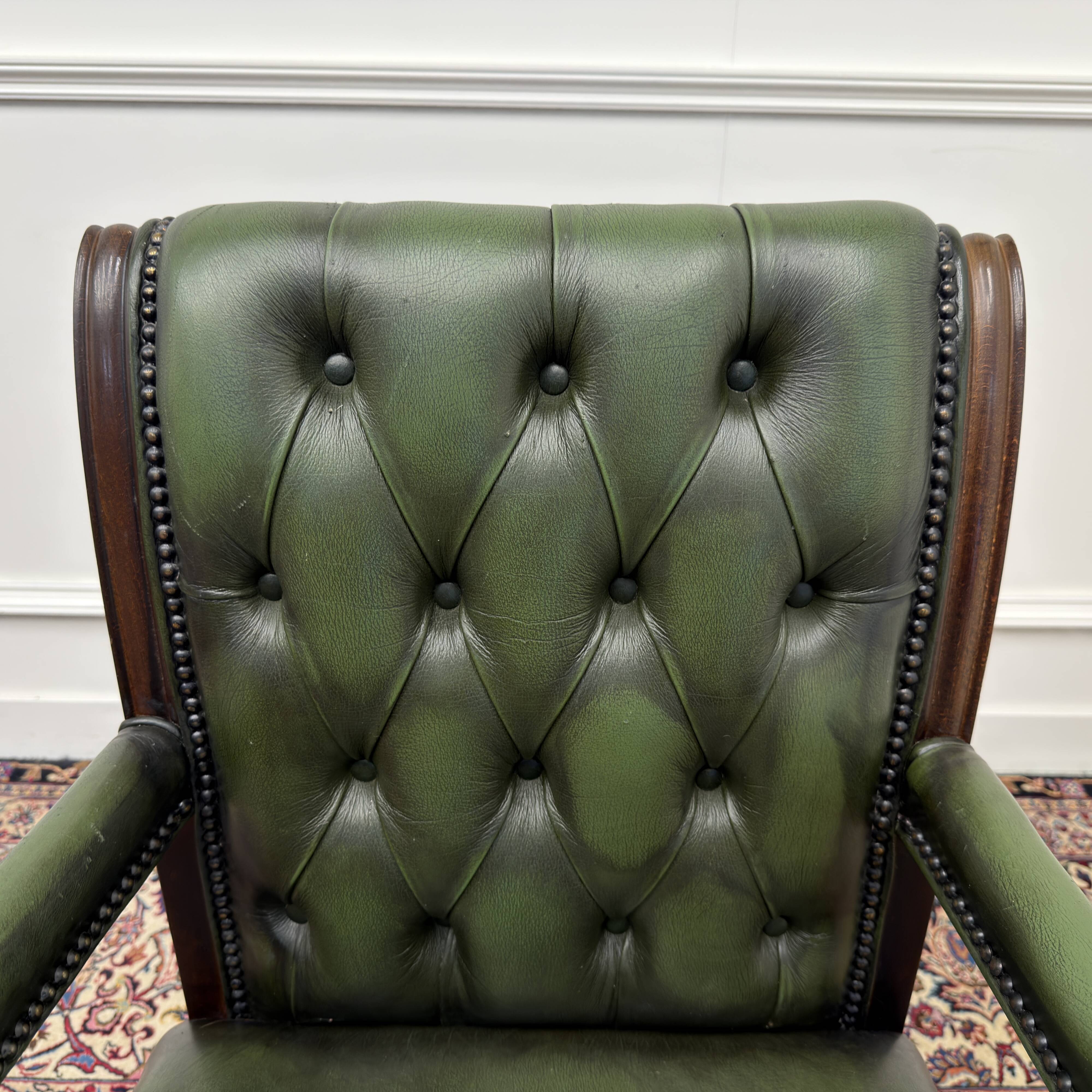 Chaise de bureau Chesterfield verte en anglais