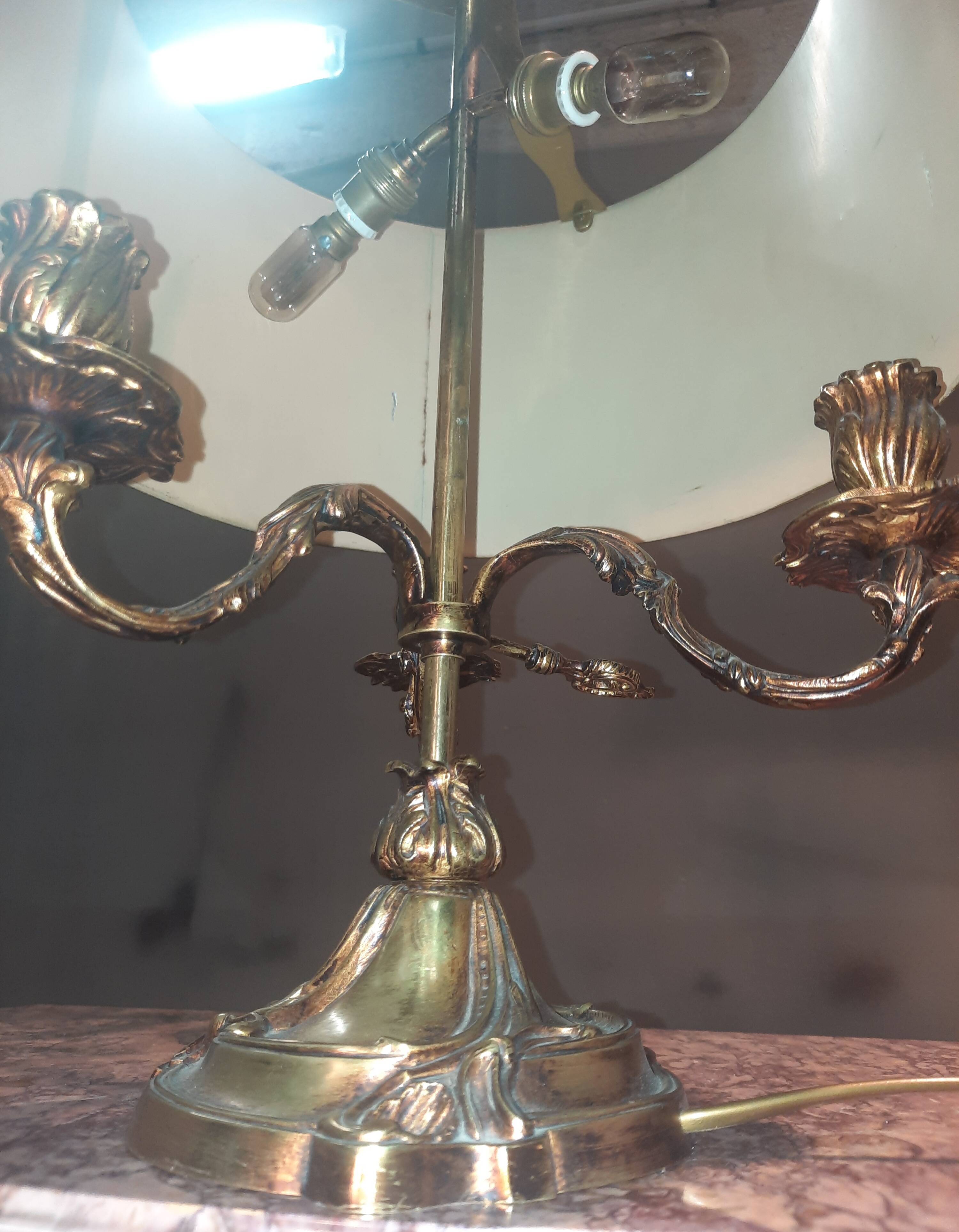 Lampe en bronze à  3 bras de style Louis XV