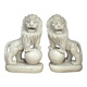 Paire de lions en marbres blancs