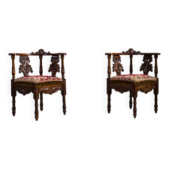 19th century Italian Renaissance style carved walnut corner chairs, set of 2