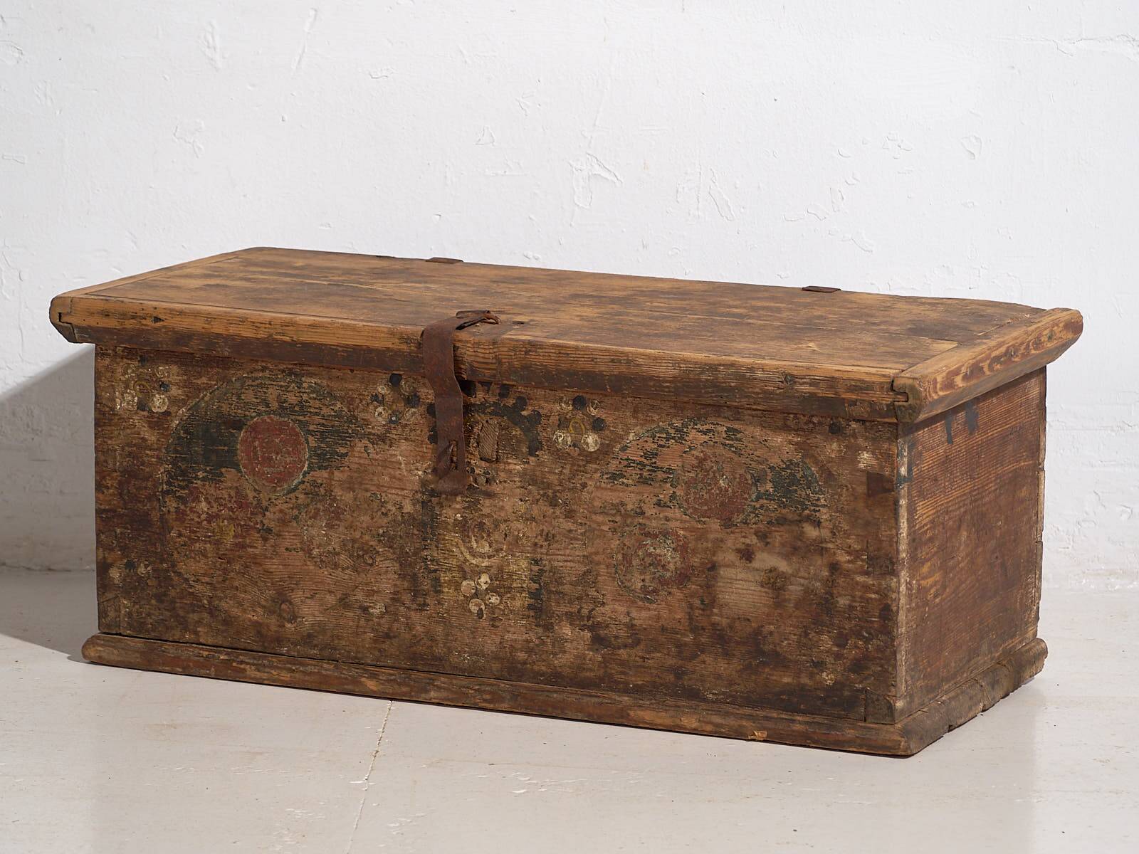 Antique chest painted with floral motifs (c.1900) #72