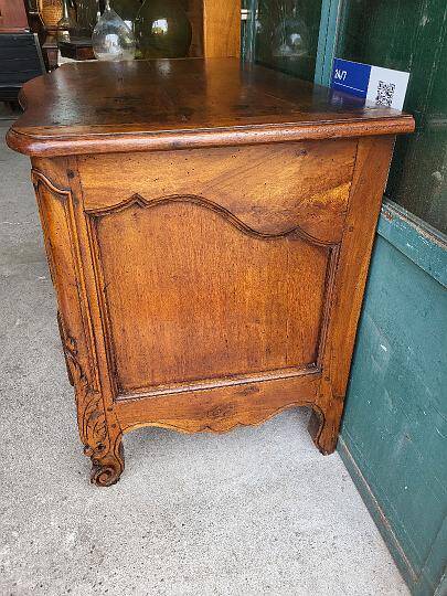 18th century provencal chest of drawers with openwork cross-borders in nyer